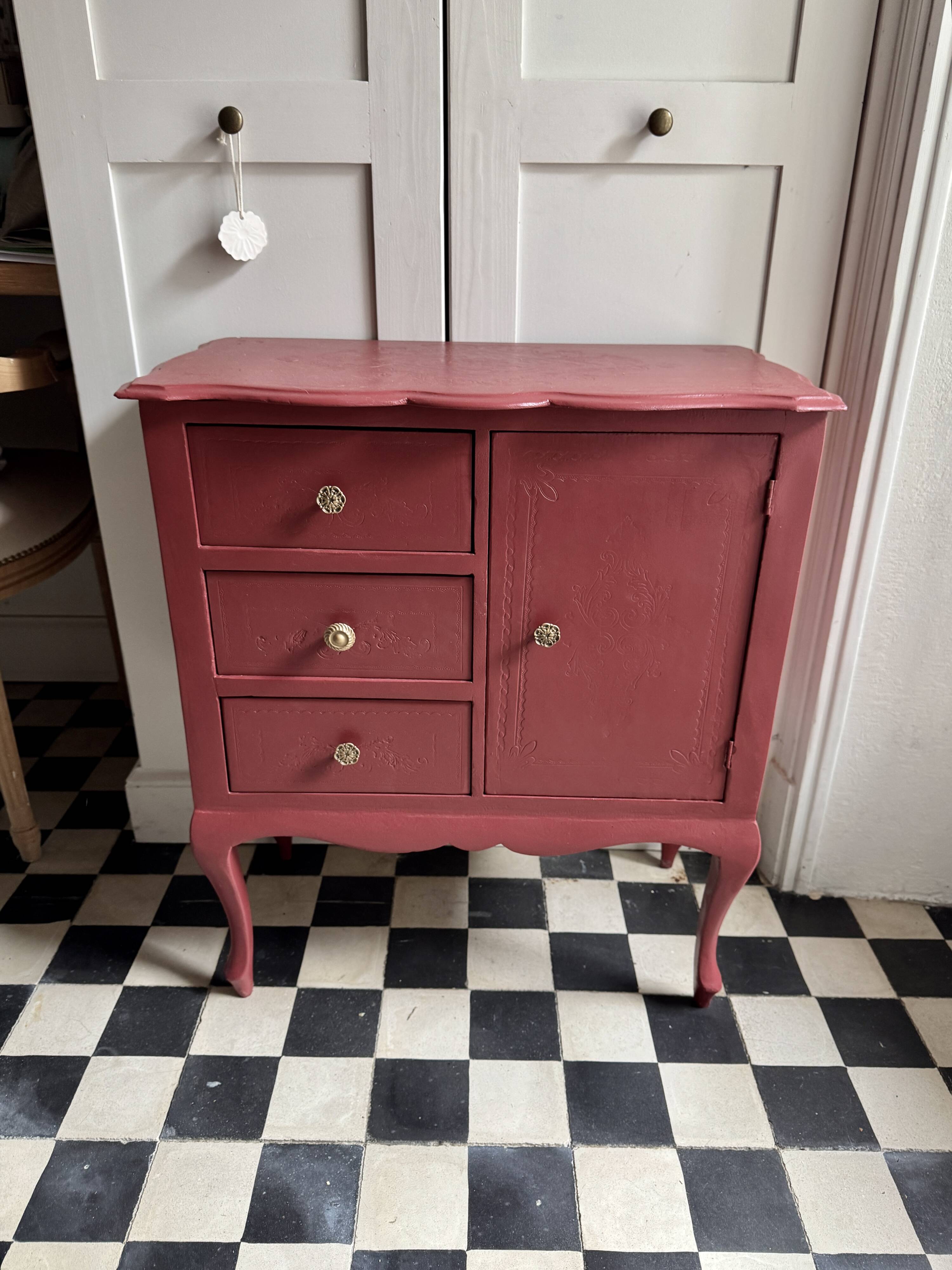 Relief storage furniture