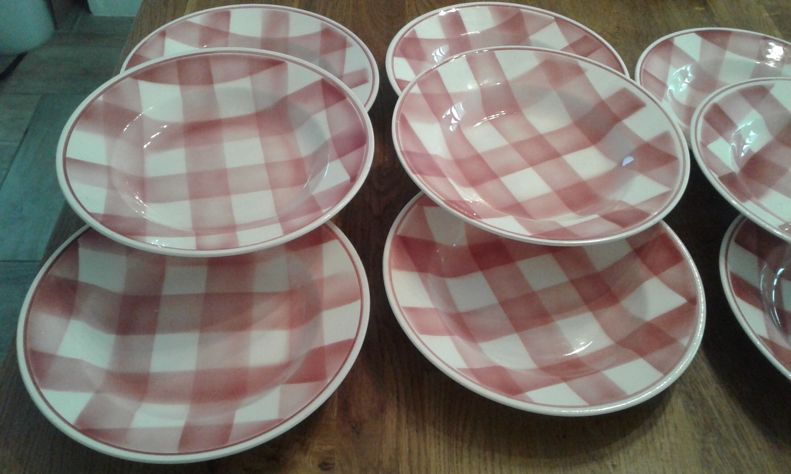 9 hollow plates with red checkers. Givors .vintage
