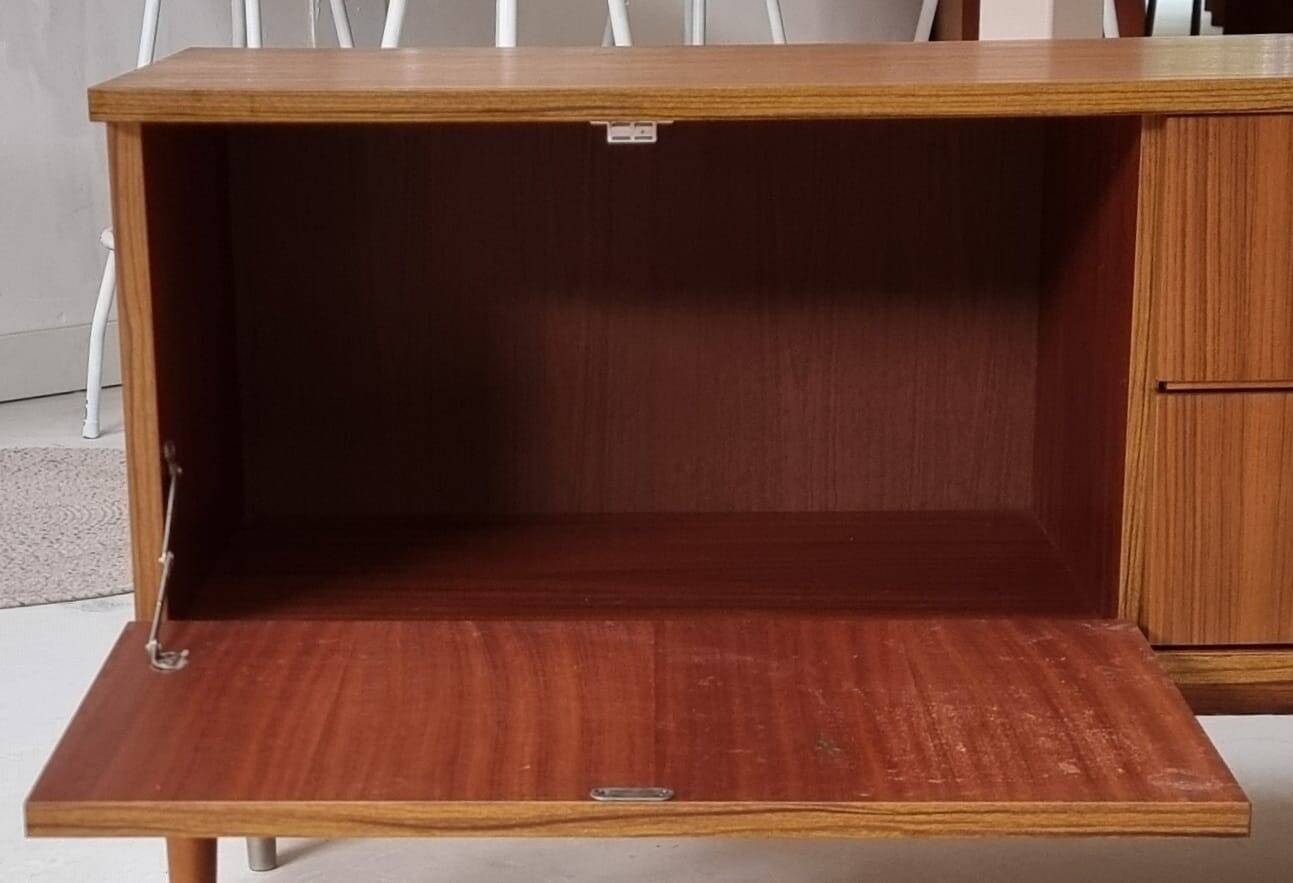 Buffet du milieu du siècle