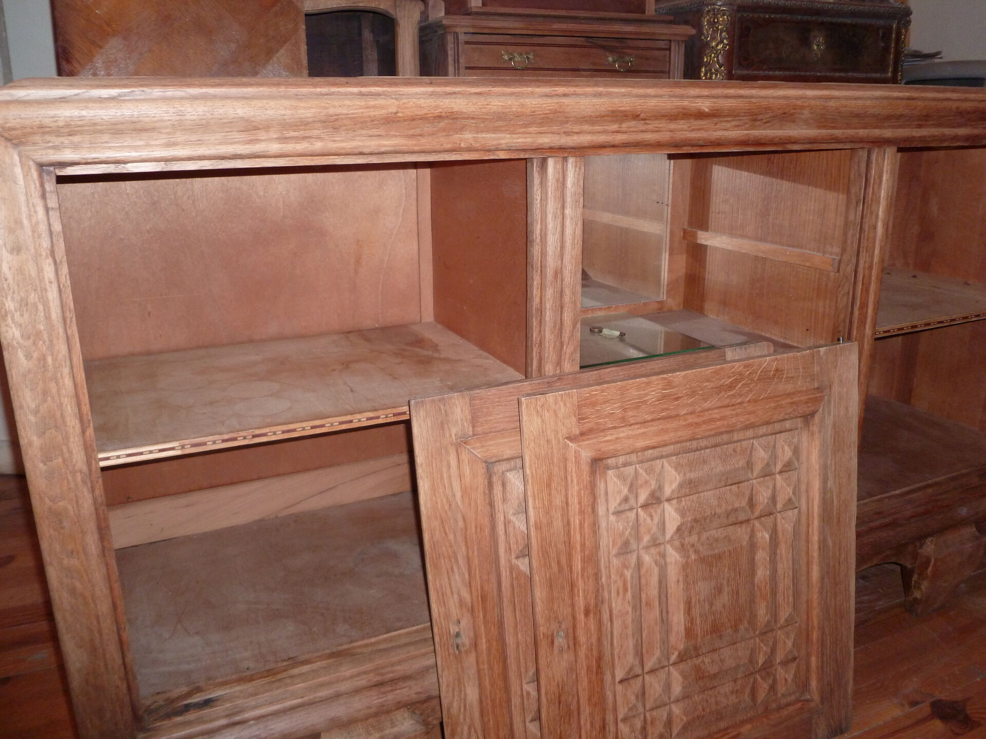Buffet from the 1940s-50s inspired by Art Deco