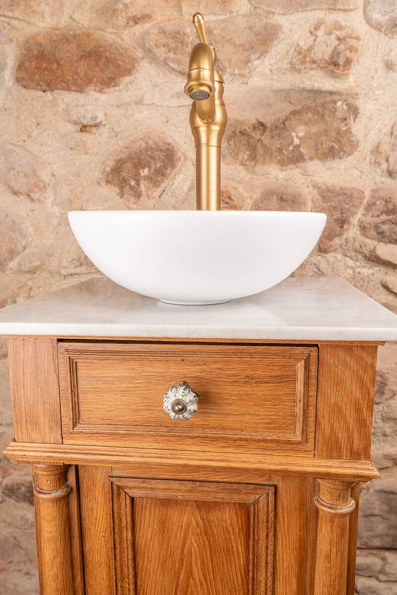 Small antique oak washstand with turned columns and white marble – Henri II style / late 19th century