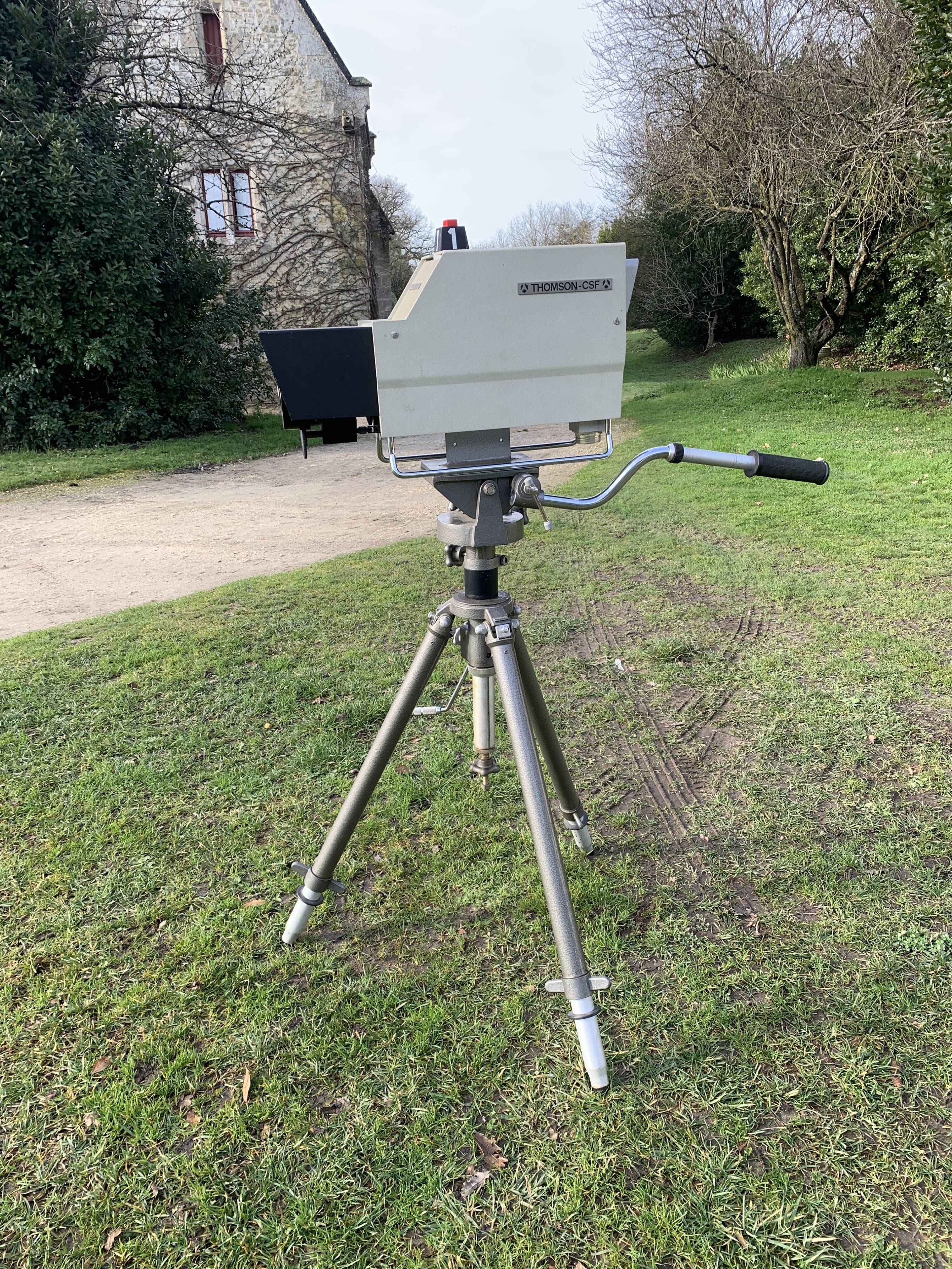 Camera set TV on foot year 60