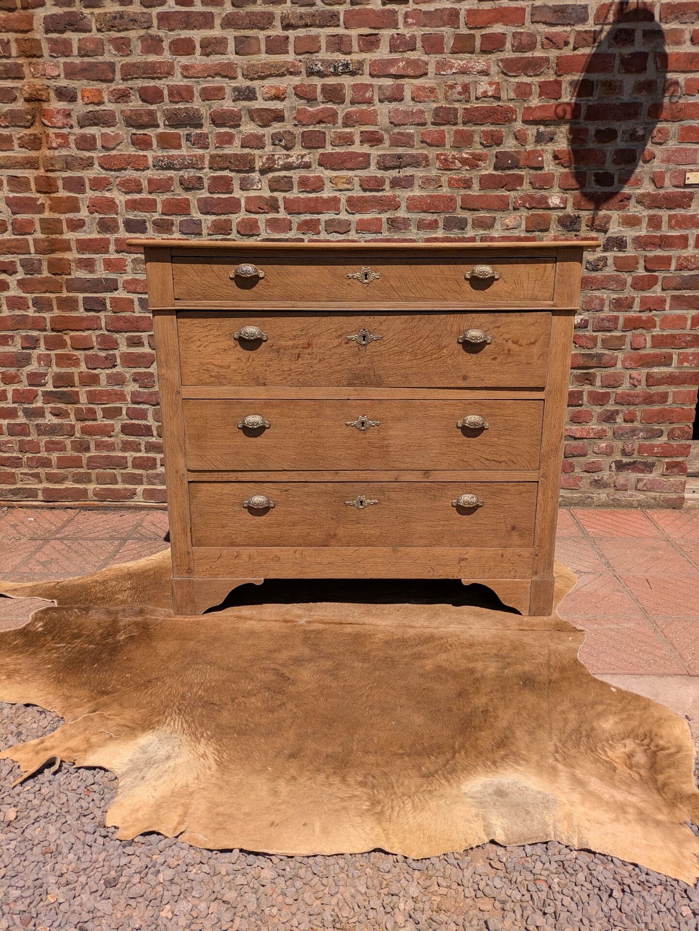 Oak chest of drawers