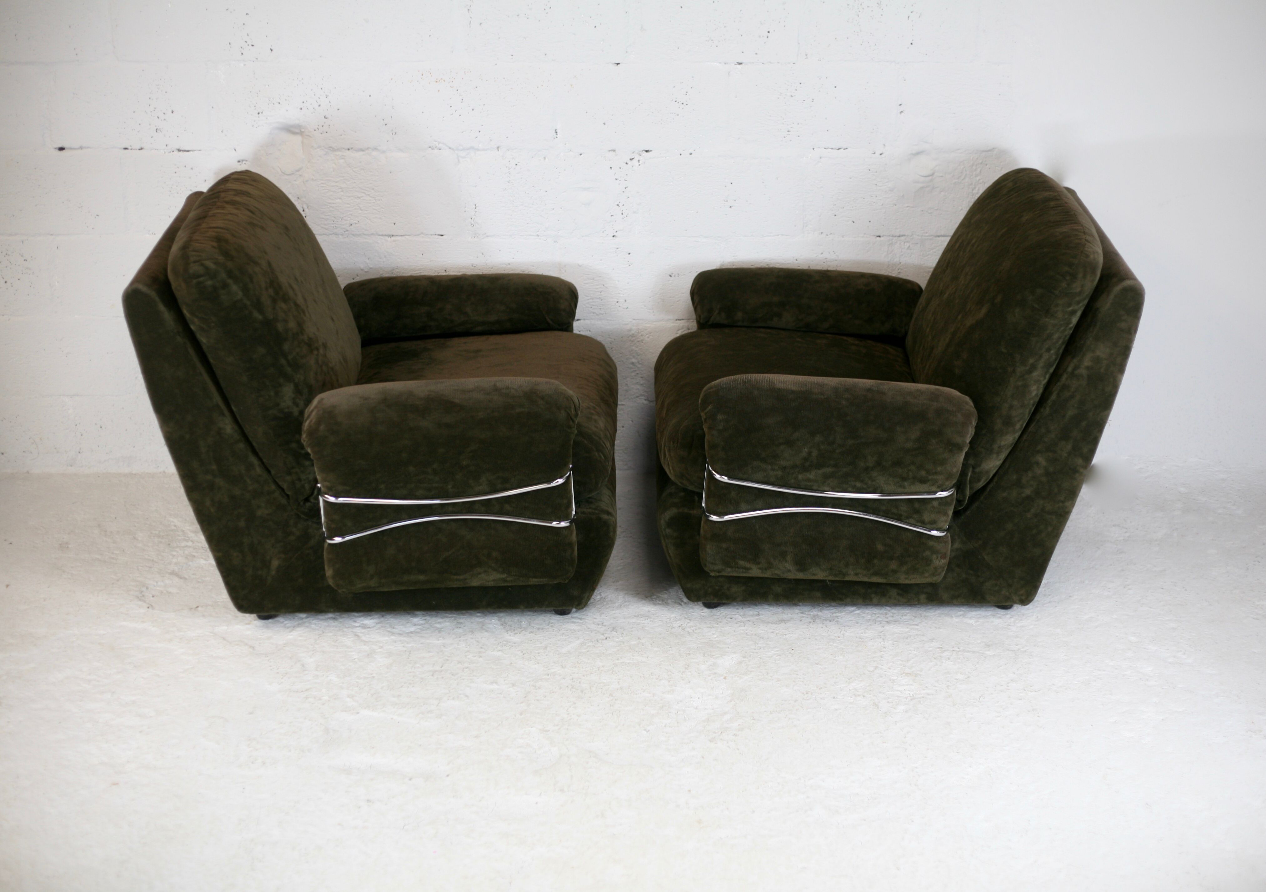 Pair of armchairs "Space Age", brown velvet and steel, France, circa 1970.