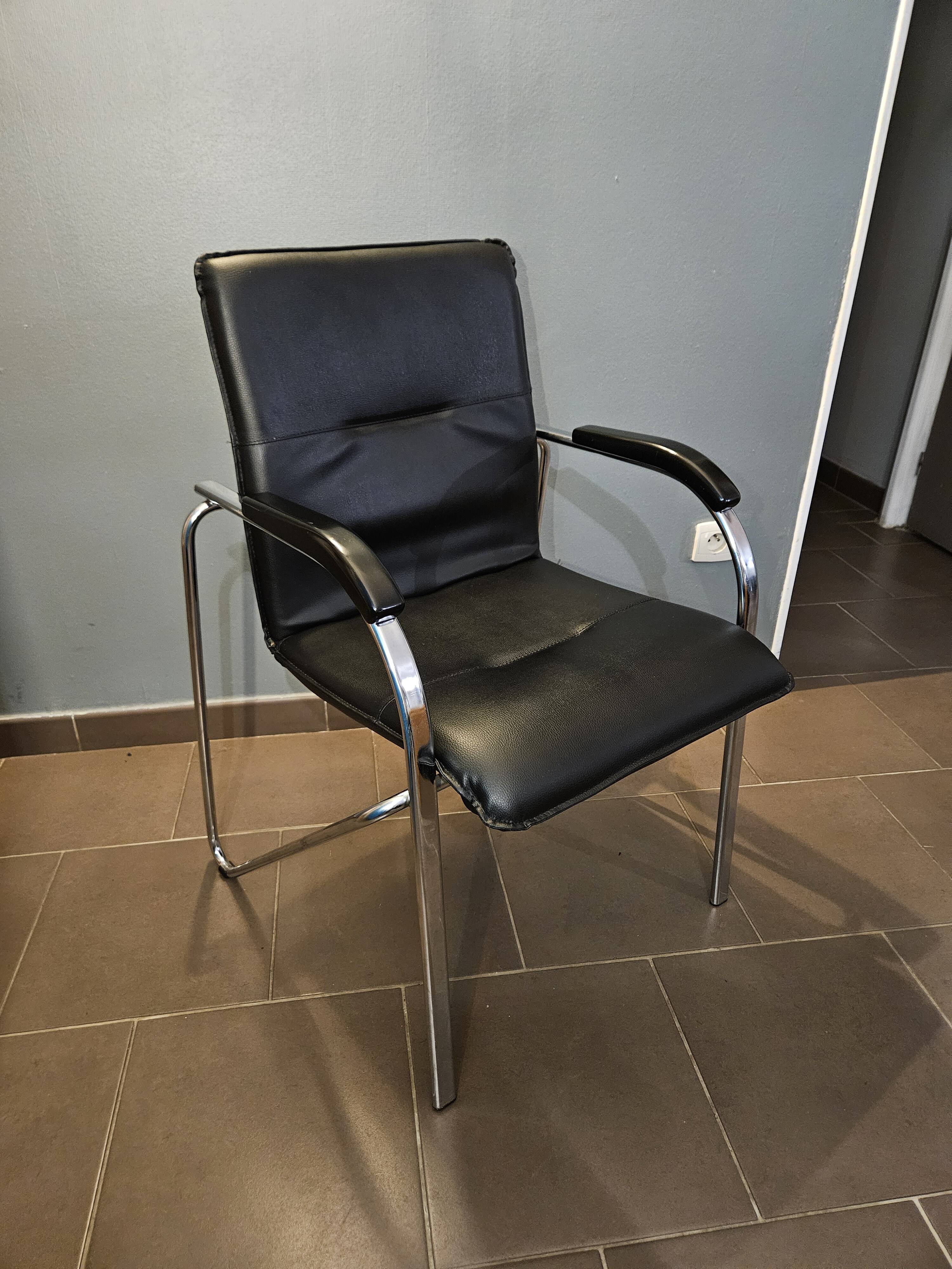 80s office chair with armrests