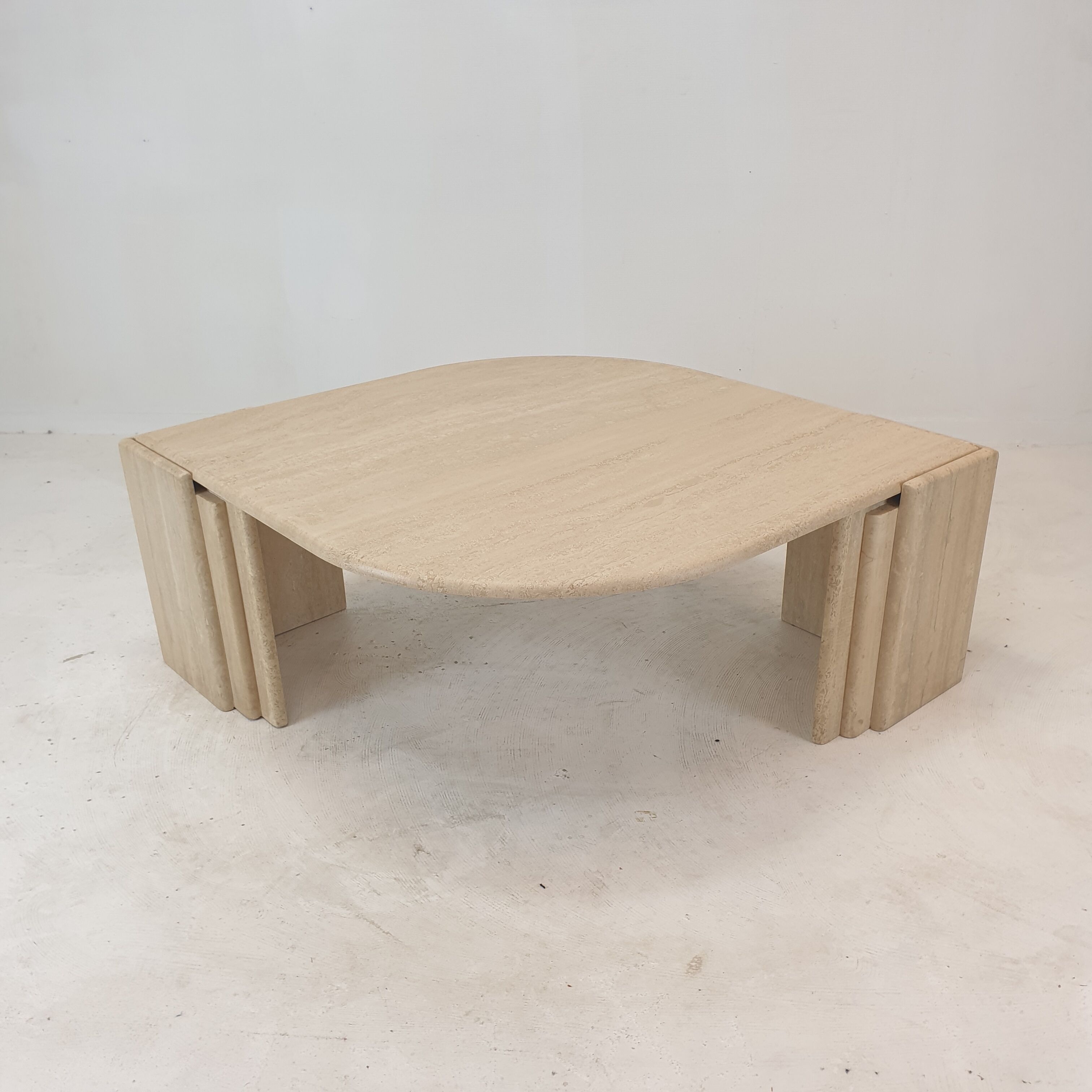 Table basse en travertin italien, années 1980