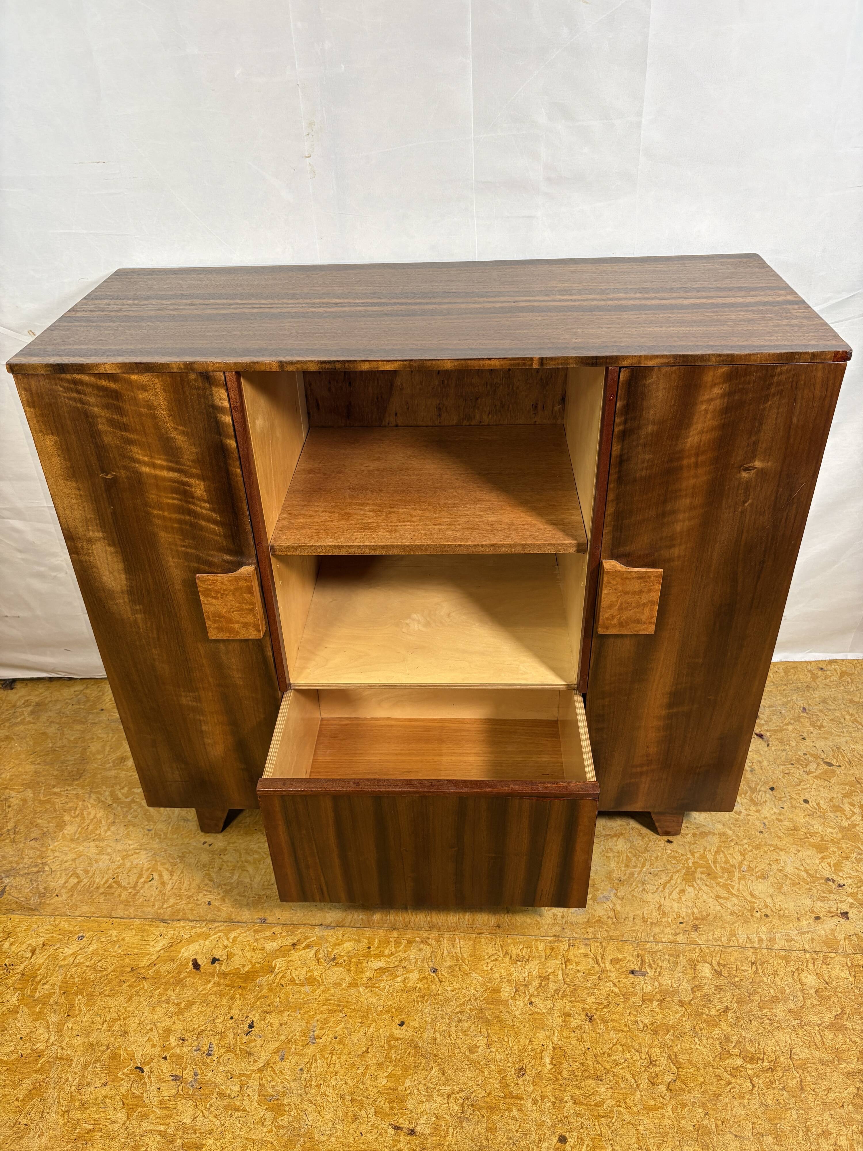 Art Deco Vintage Walnut Sideboard Display Cabinet (Circa 1930–1940)