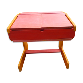 Child desk