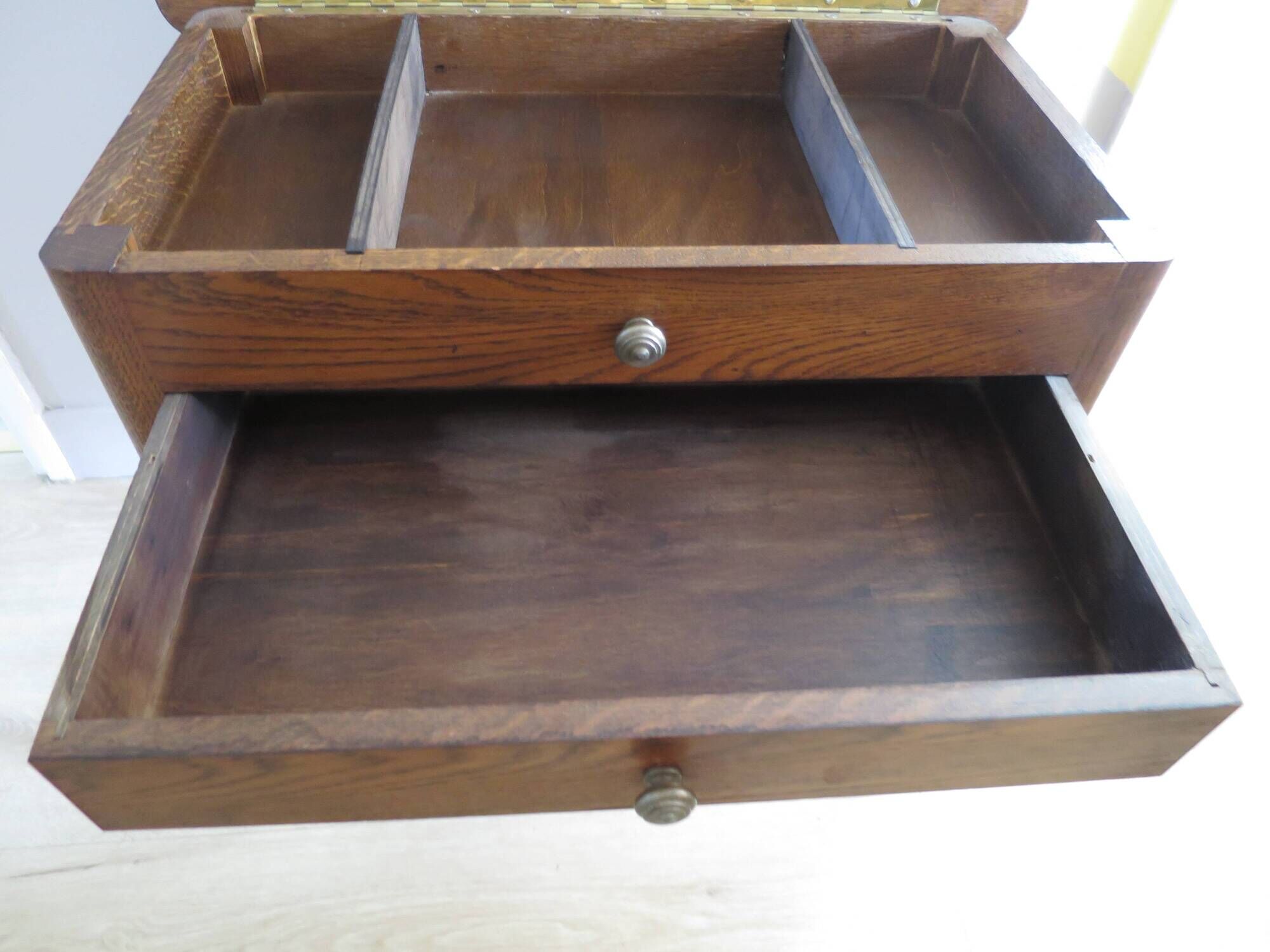 Vintage - Charming work table - Small chest of drawers/dressing table - Louis XV style - Cabriole legs - 2 drawers