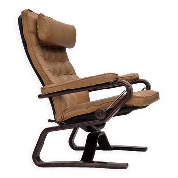 Années 1970, design norvégien, fauteuil réglable, cuir, bois courbé.
