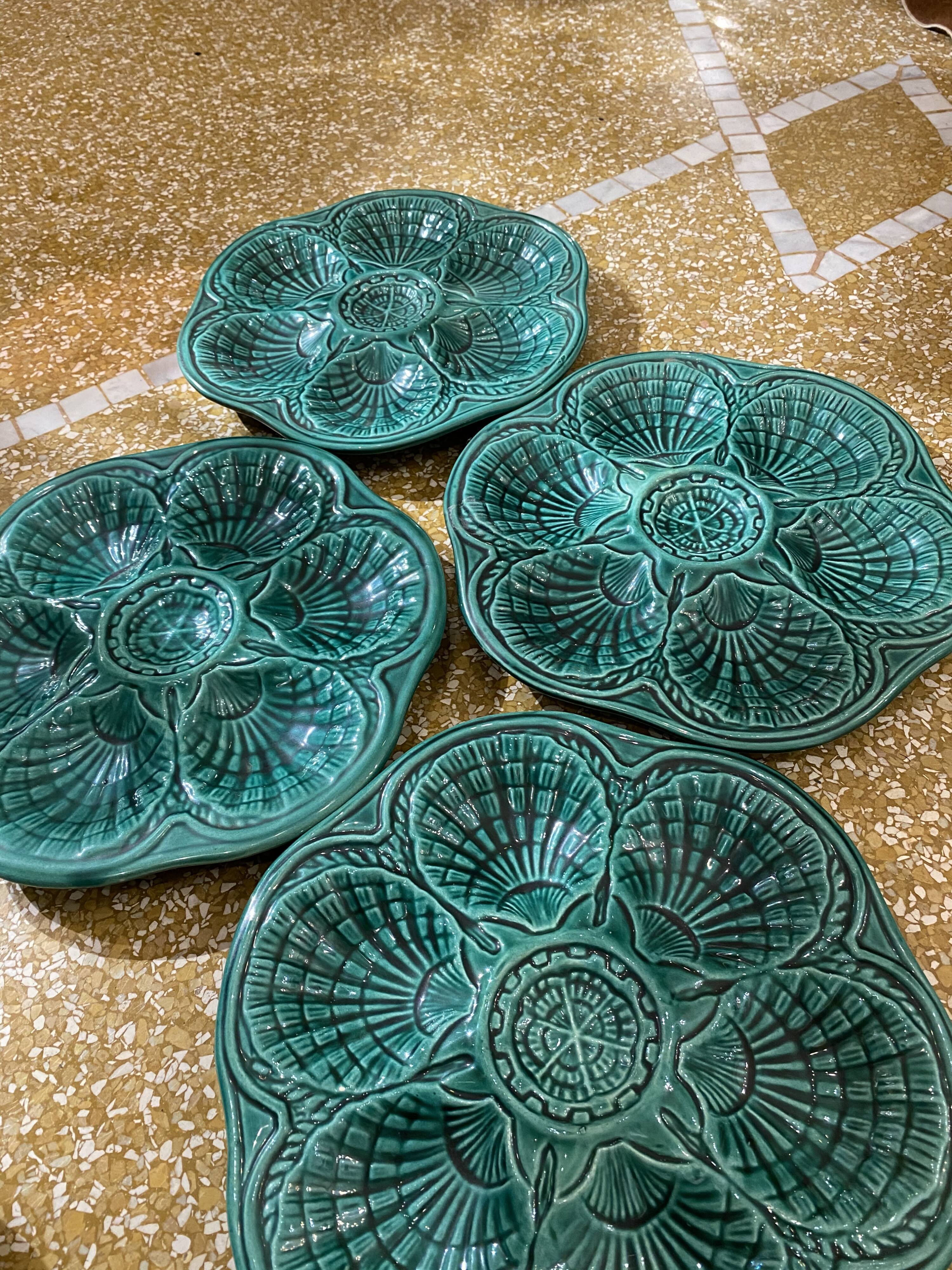 Set of 4 oyster plates