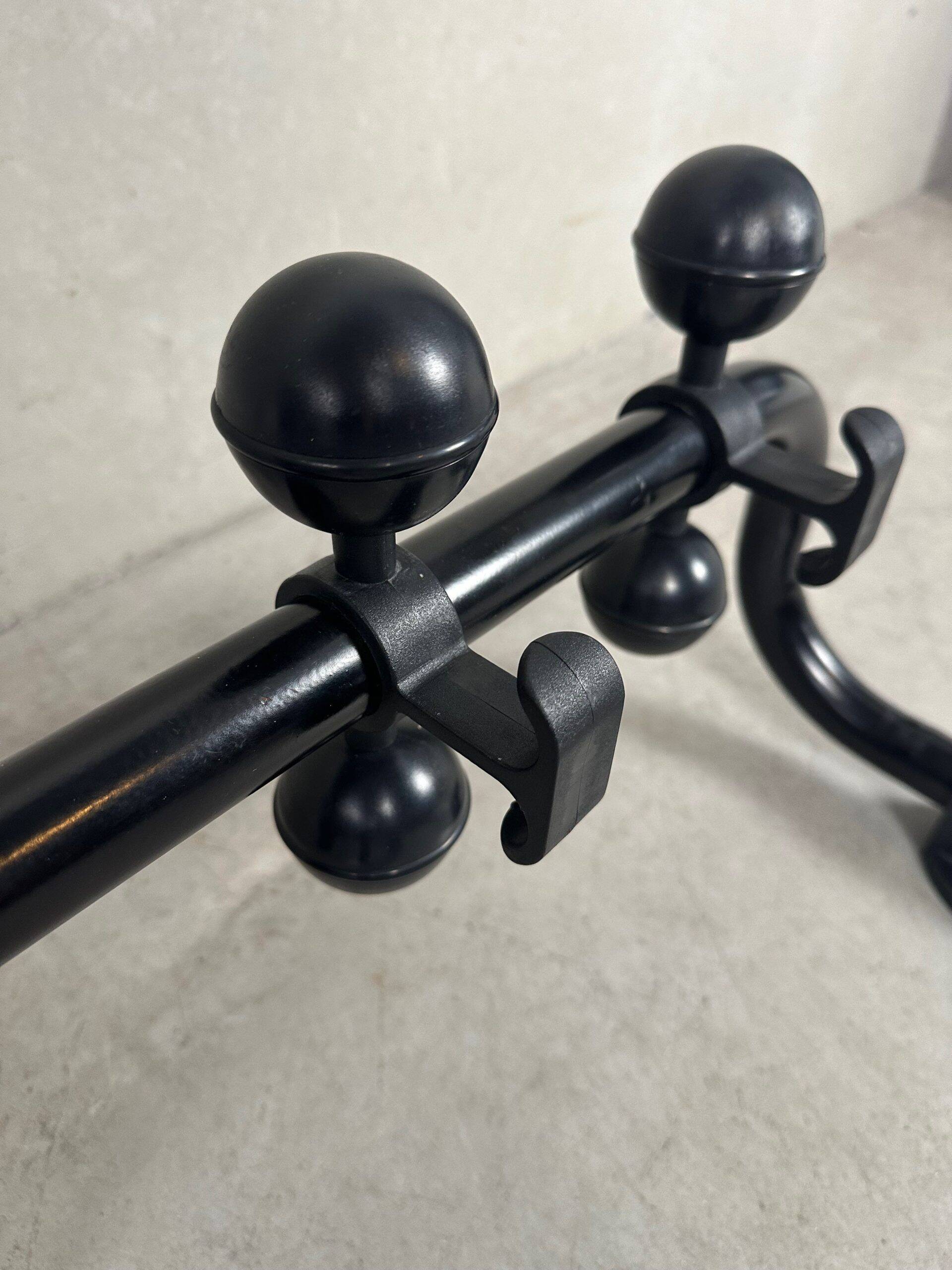 Design Giro wall coat rack – Magis – 1978