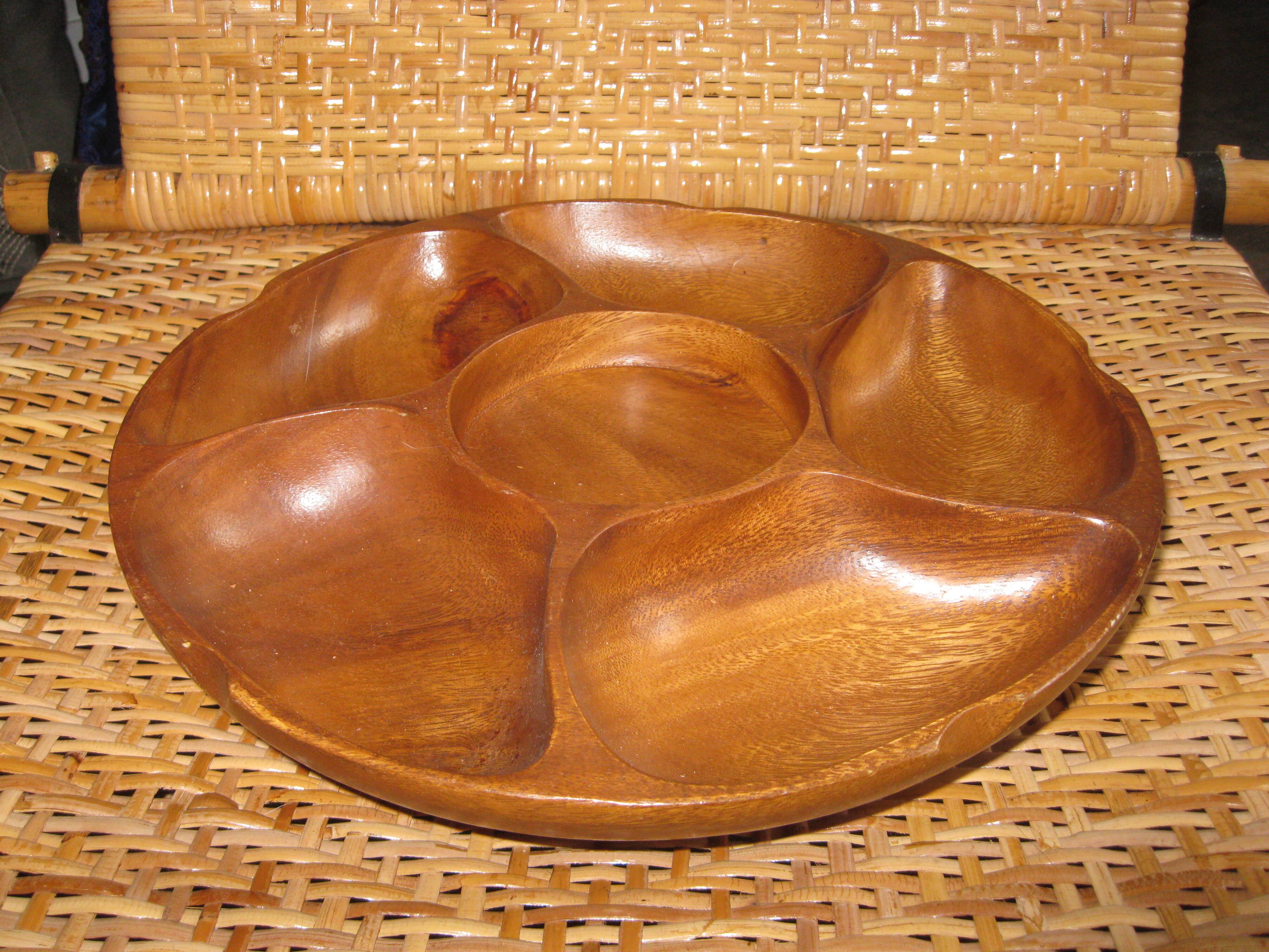Turning wood dish for aperitif