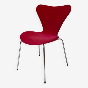 Chaise rose 3107 par Arne Jacobsen