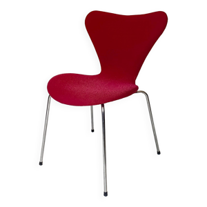 Chaise rose 3107 par Arne Jacobsen