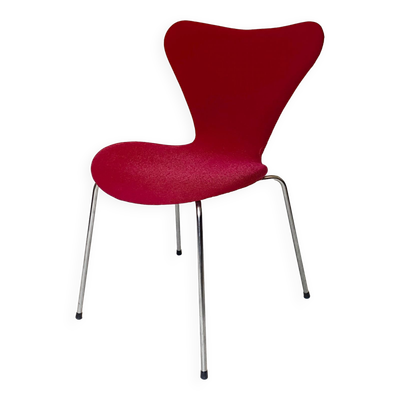 Chaise rose 3107 par Arne Jacobsen