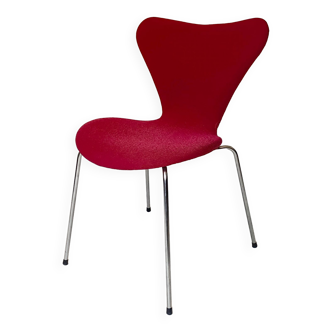 Chaise rose 3107 par Arne Jacobsen