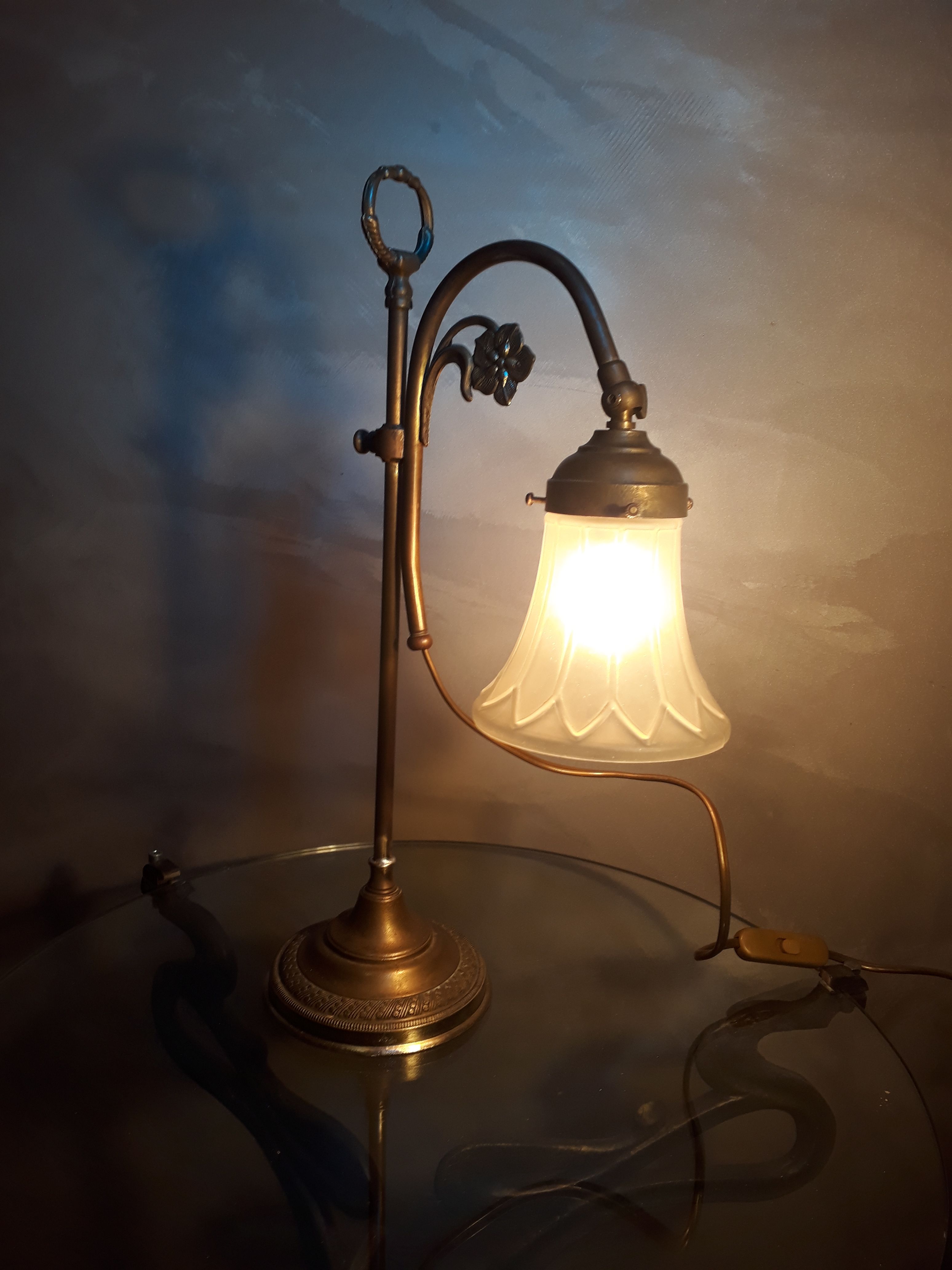 1900 beautiful brass desk lamp patina with its tulip art deco 44x25cm,