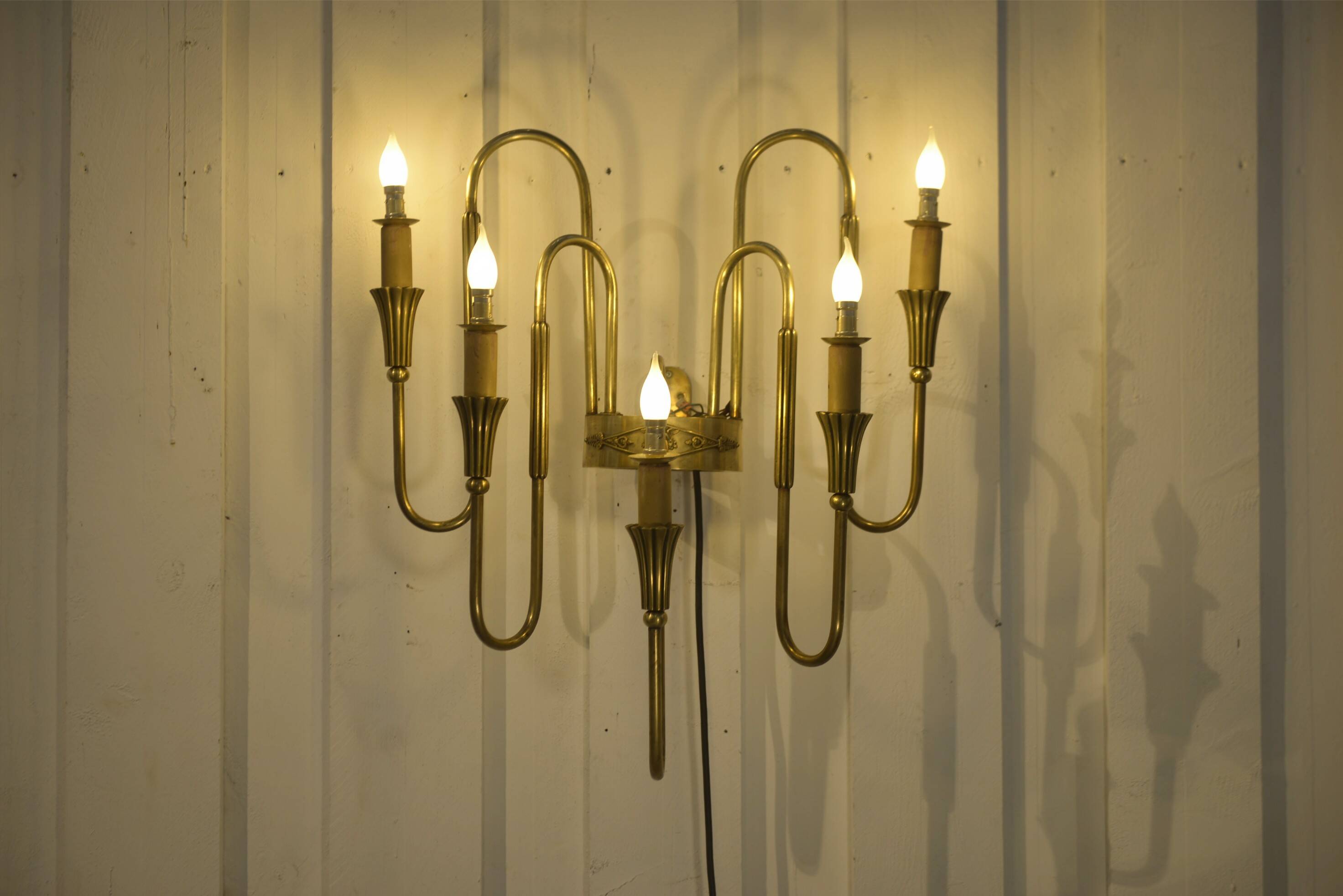 Monumental bronze wall light with 5 arms, neoclassical Art Deco from the 1940s.