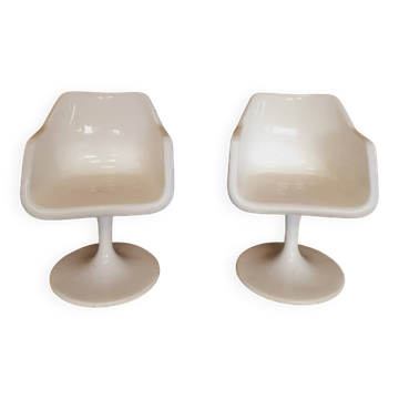 Pair of tulip armchairs.
