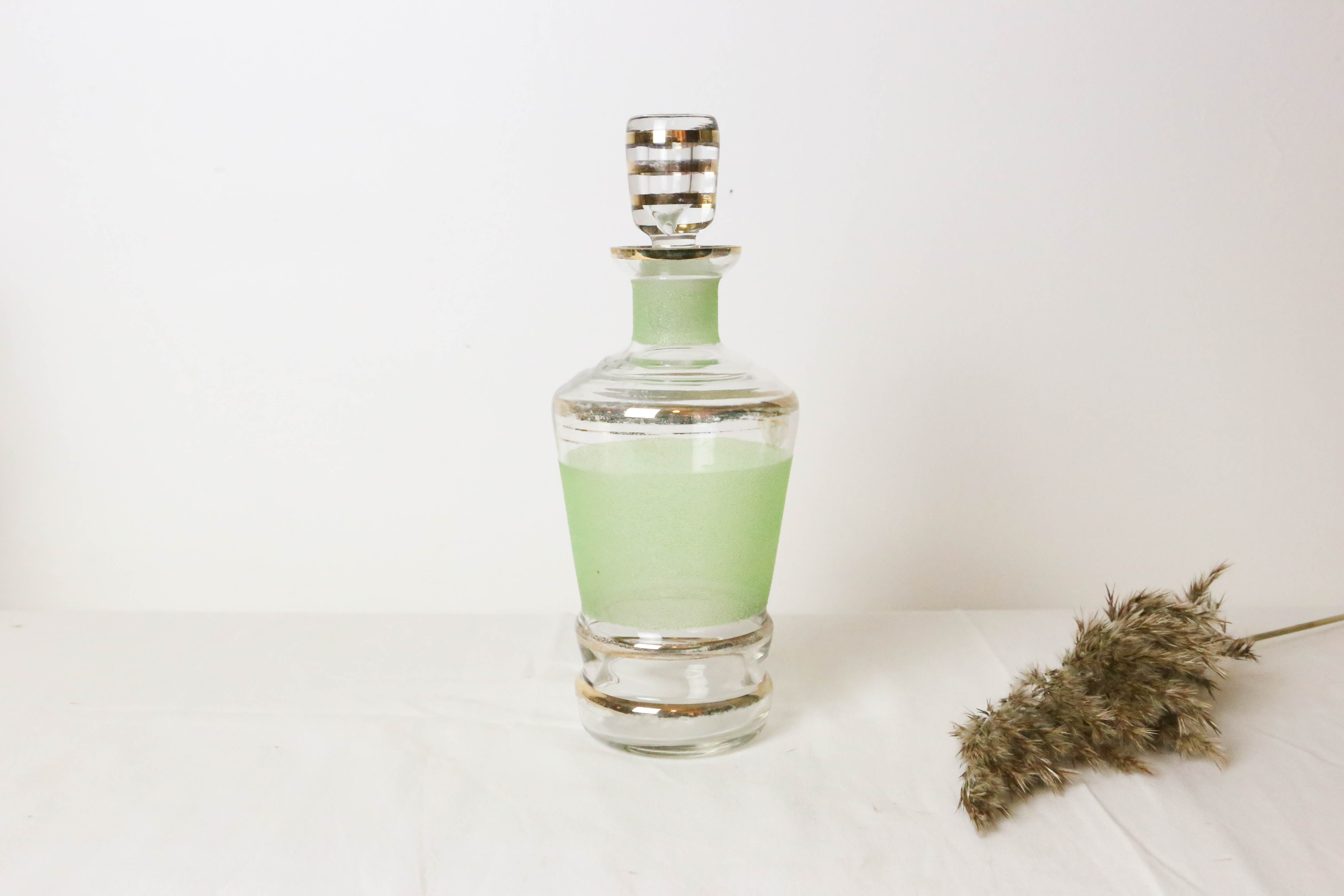 Carafe en verre granité vert, vintage