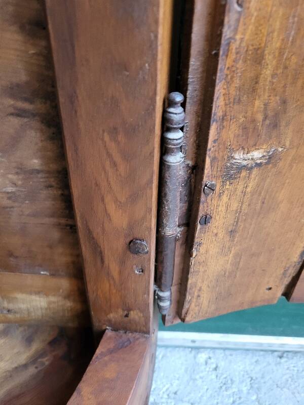 Beautiful 1 door corner in oak from the 19th century