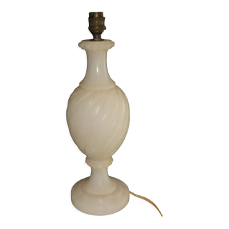 Pied de lampe ancien en marbre albâtre panse torse, rangs de perles