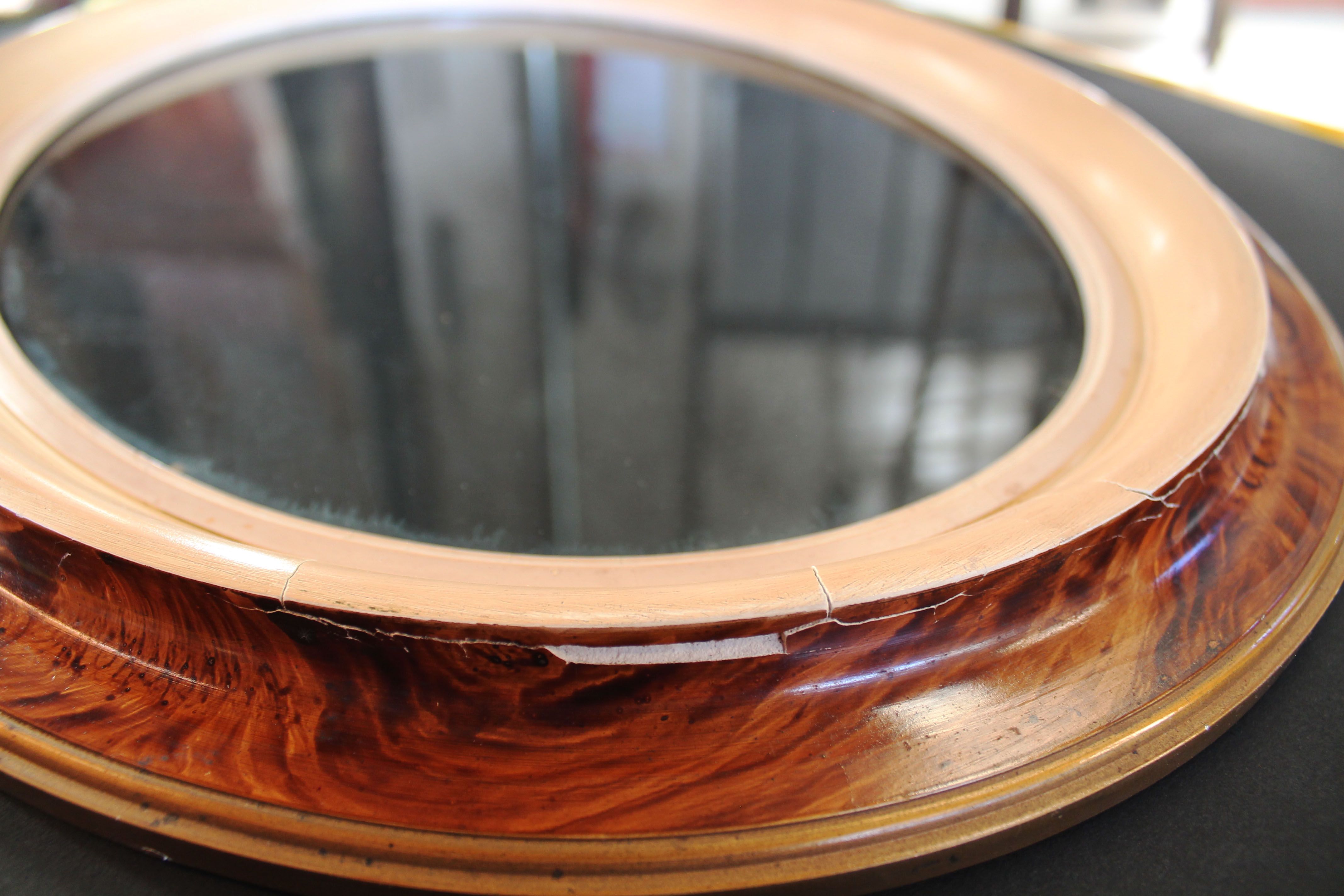 Oval frame "art deco" style