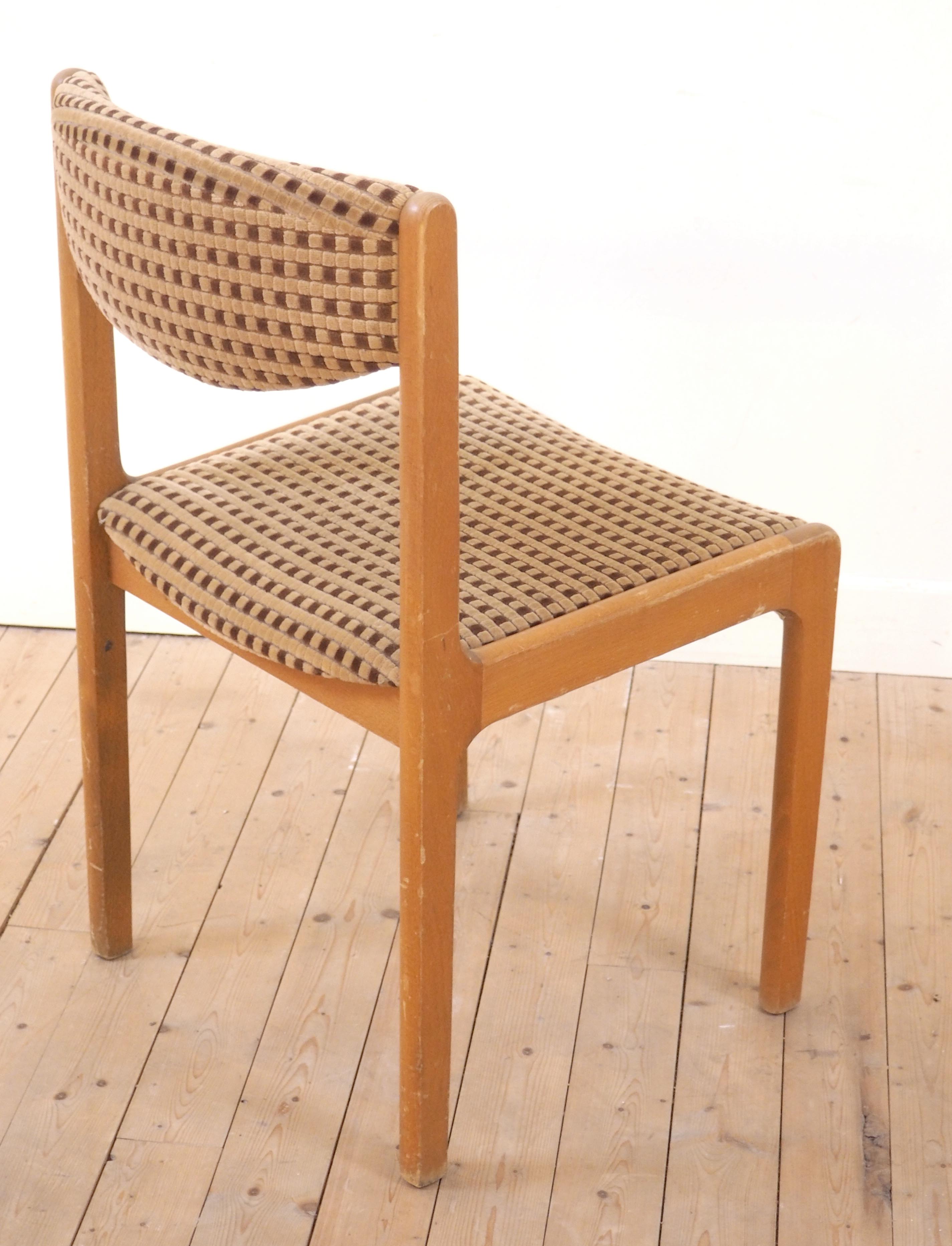 Series of 4 80s chairs