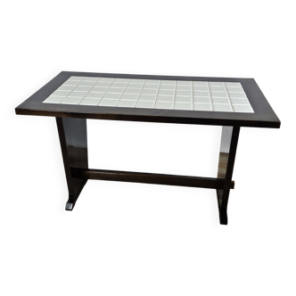 Table rustique avec plateau en bois et céramique