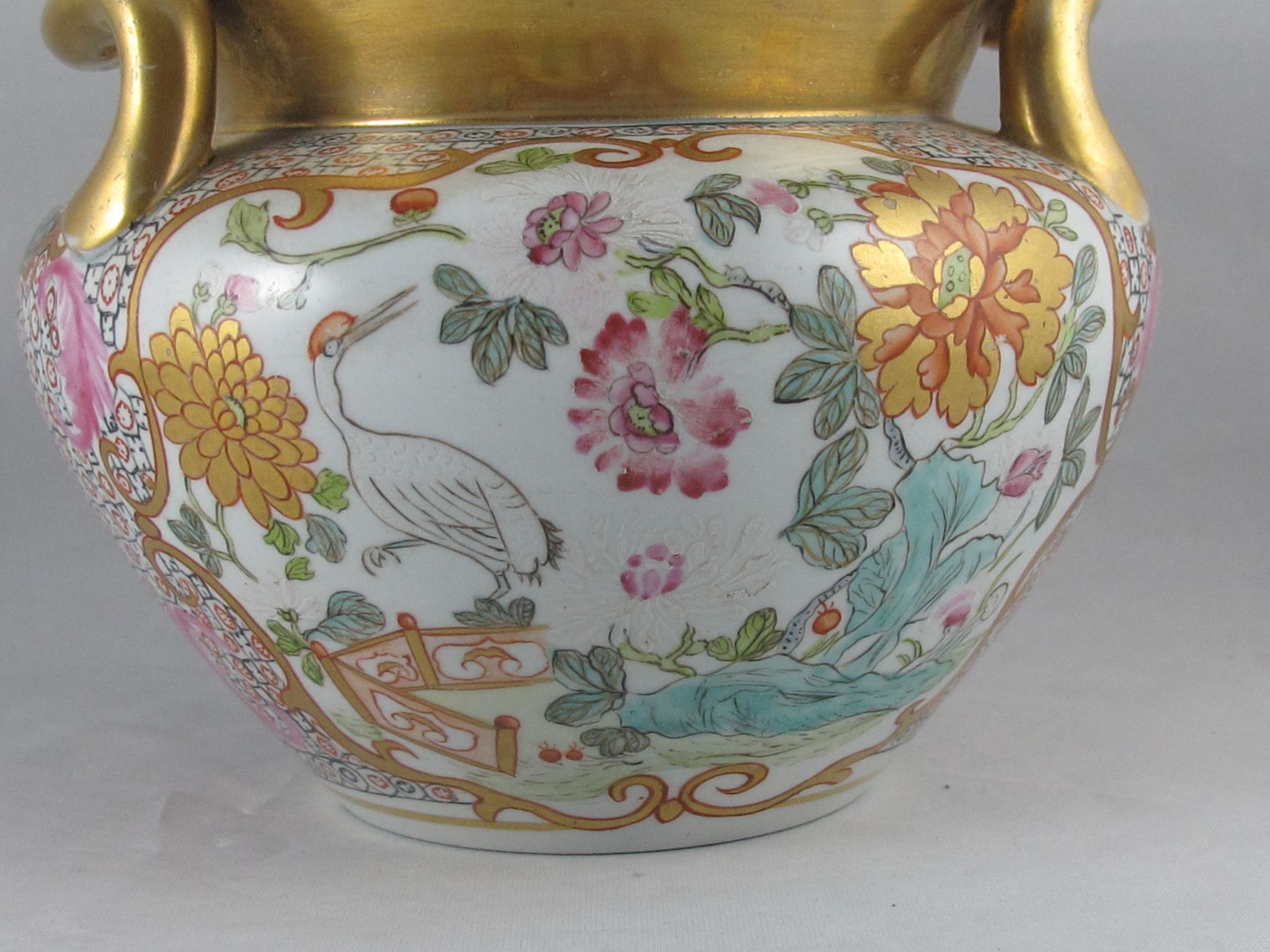 Old pink family style porcelain pot or vase with mandarin decoration, samson, paris