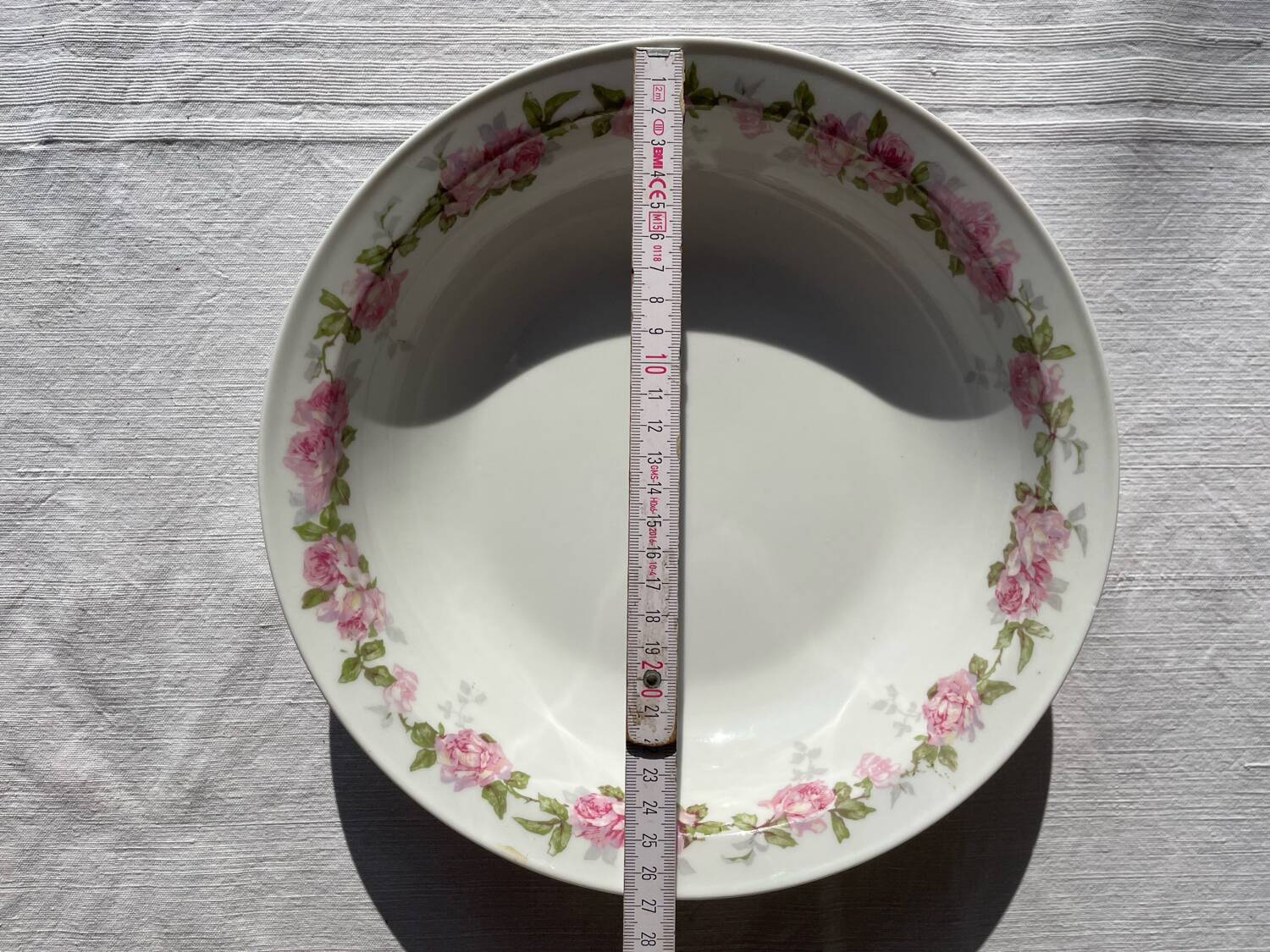 Set of 2 Limoge porcelain dishes, floral pattern.