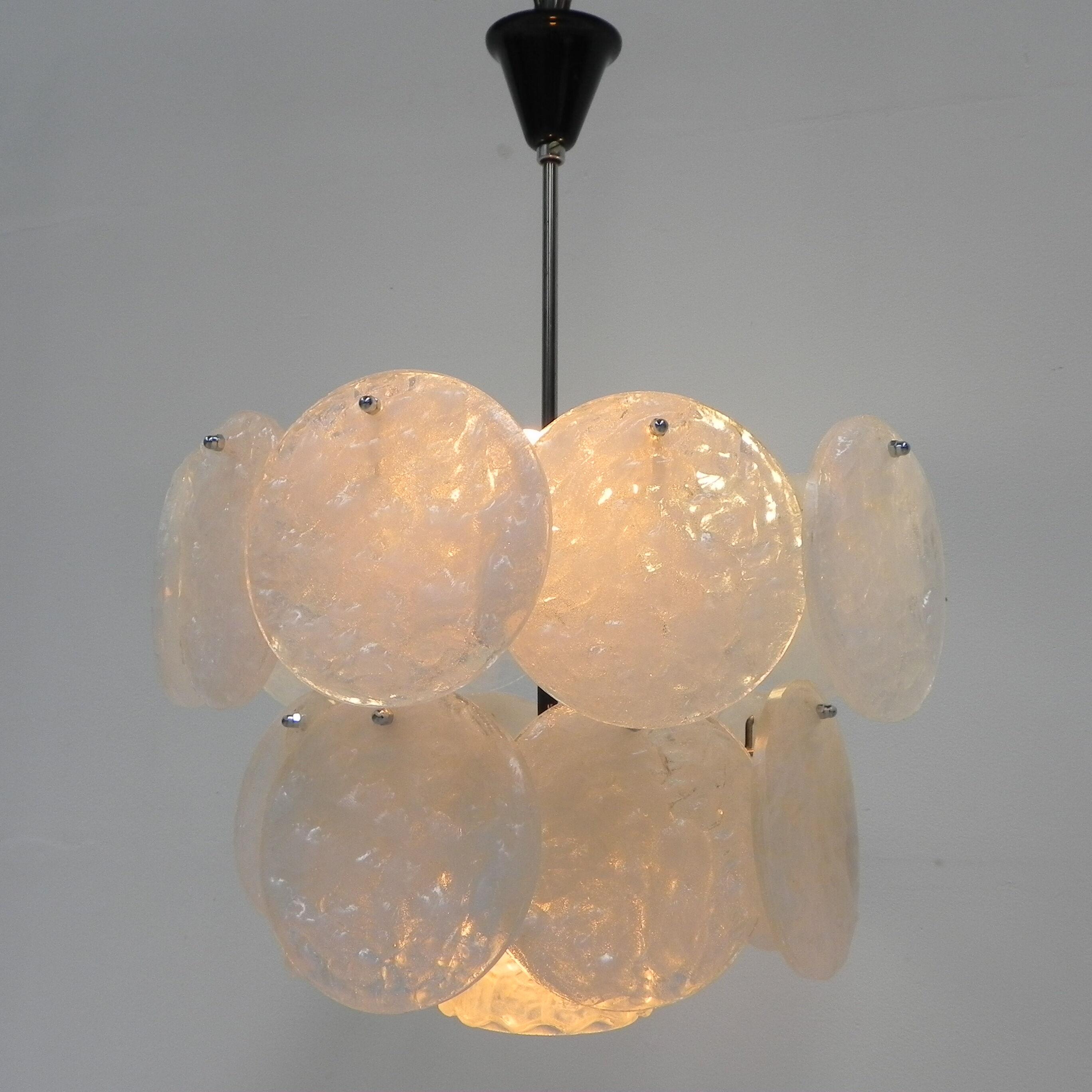 Frosted ice hanging lamp with 18 plastic discs