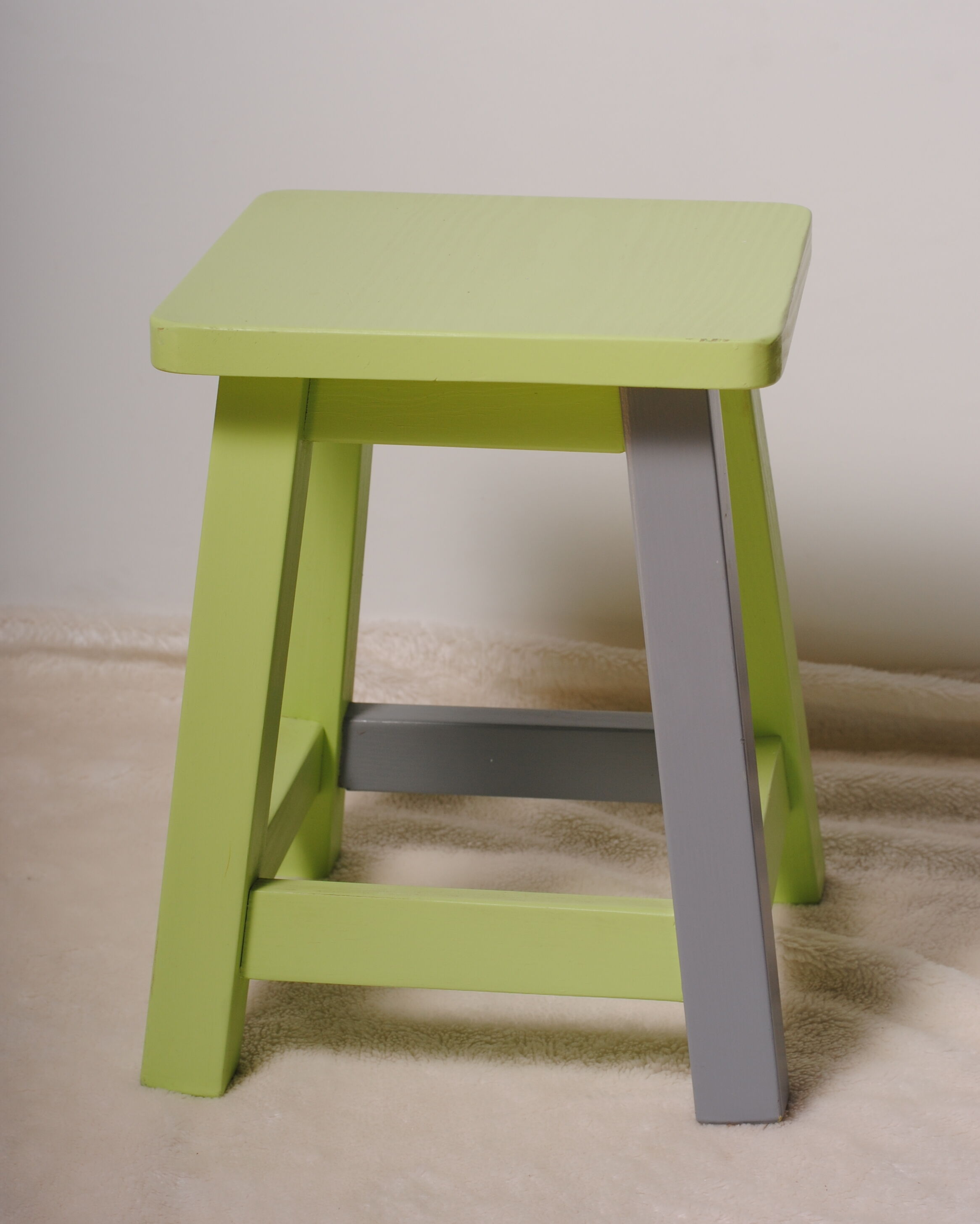 Green child office with his stool