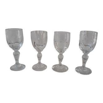 Lot de 4 petits verres à liqueur en verre moulé début XXème