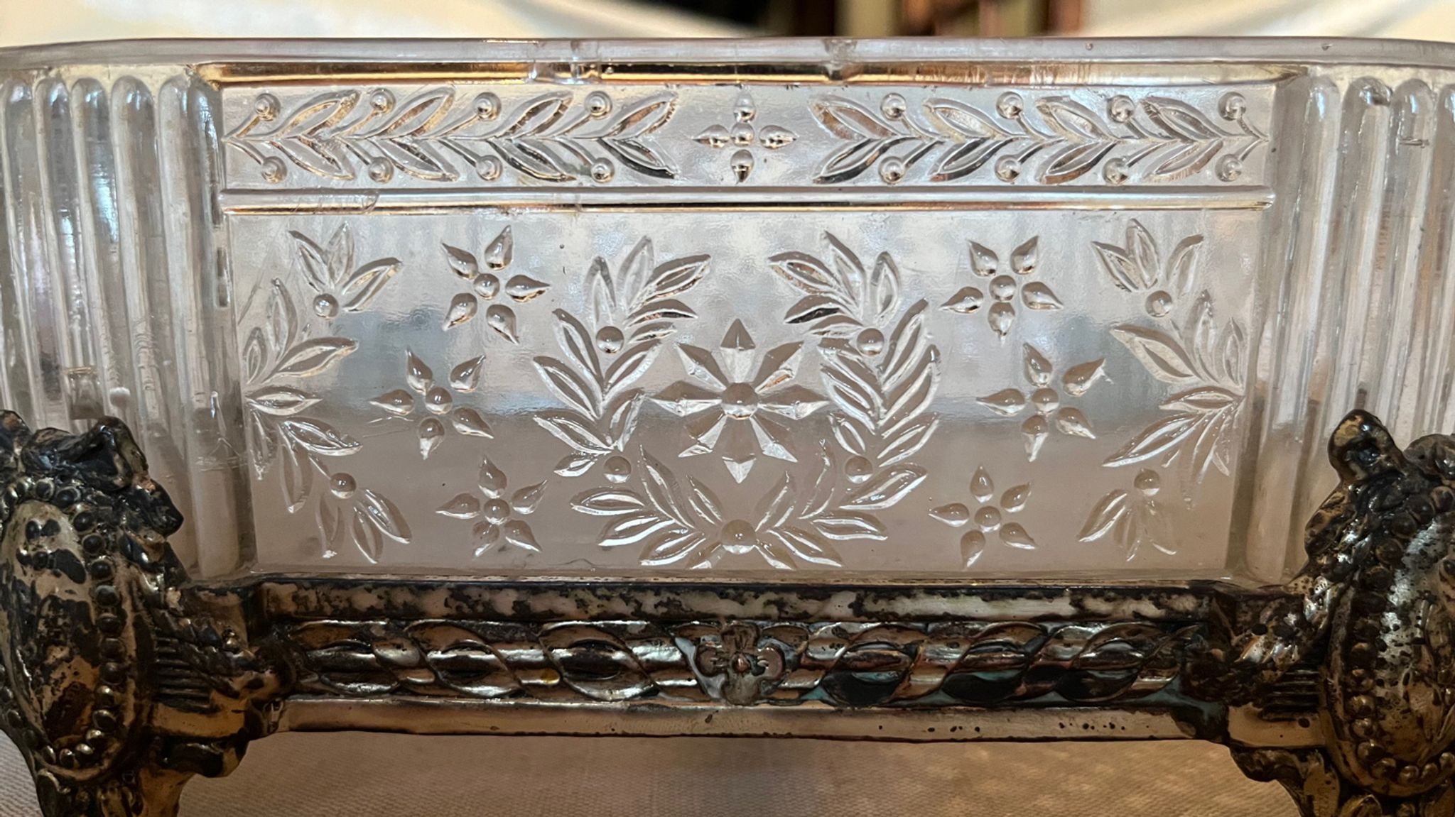 Coupe en verre ciselé  et métal argenté  vintage
