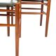 Deux chaises de salle à manger en teck et rembourrées de cuir noir de design danois, années 1960