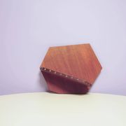 Étagère murale asymétrique avec supports
