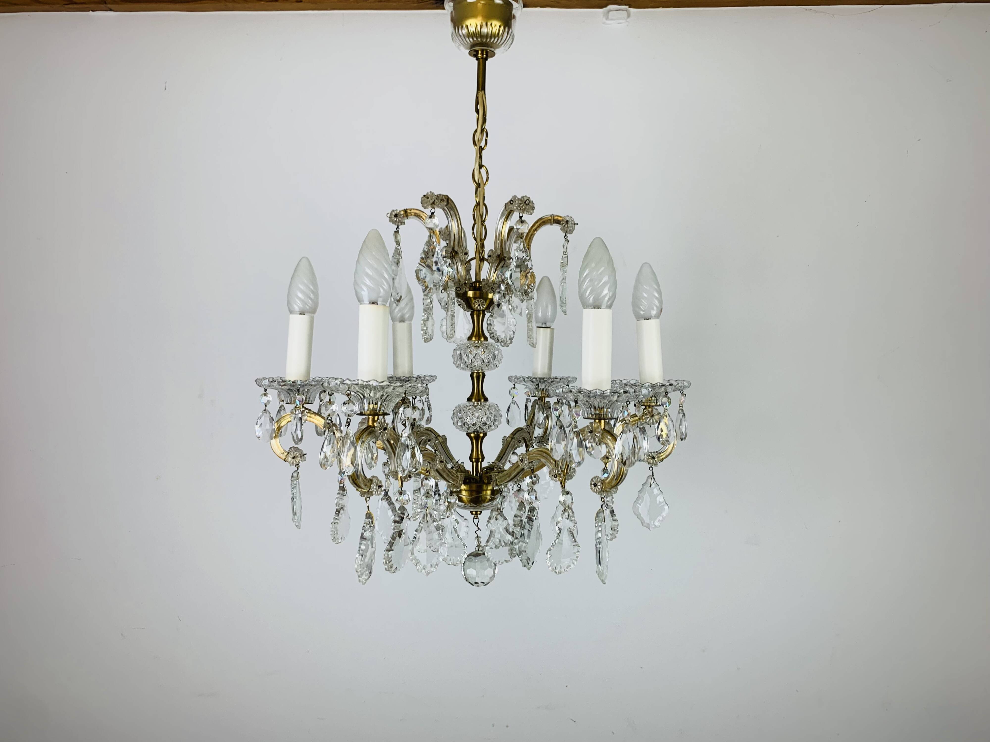 Palme & Walter chandelier, crystal and brass pendants, 1970s