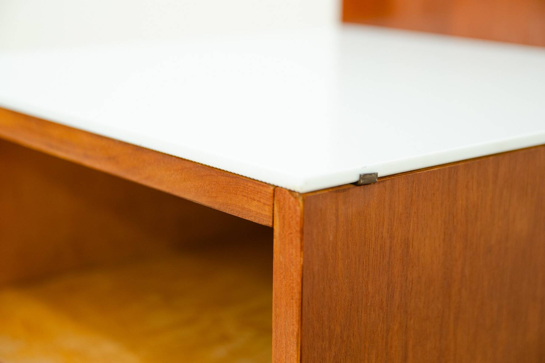 Table de nuit du milieu du siècle entièrement rénovée par Mojmír Požár, années 1960, Tchécoslovaquie