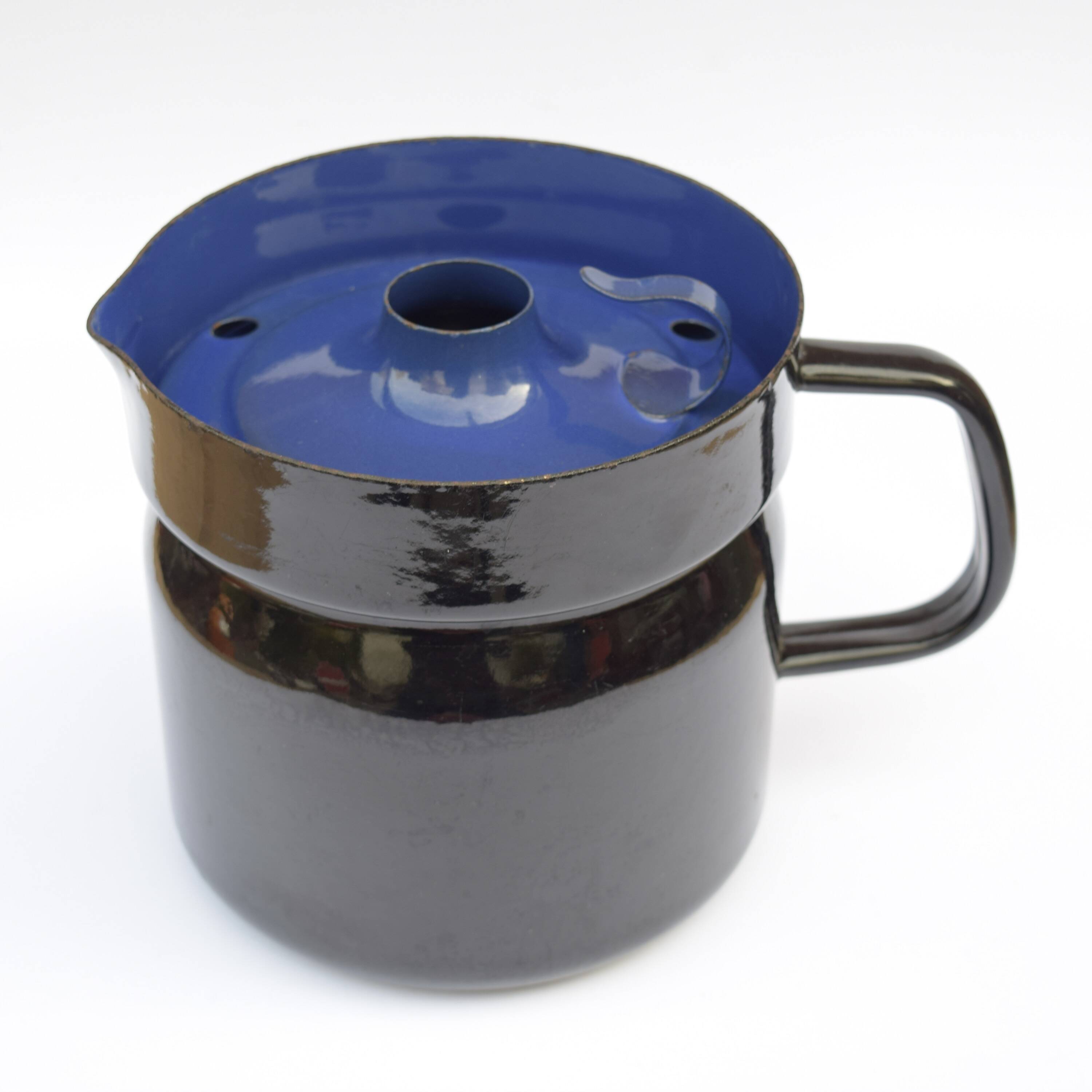 Vintage enameled sheet metal milk jug with lid for boiling milk - 1950s