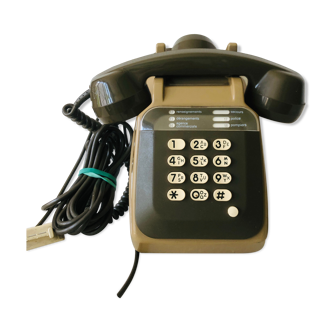 Vintage phone with keys