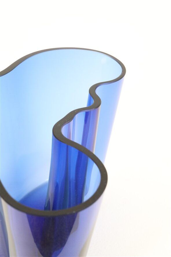 Big Iittala / Alvar Aalto “3030” / “Savoy” vase / cobalt blue / mid-century modern design