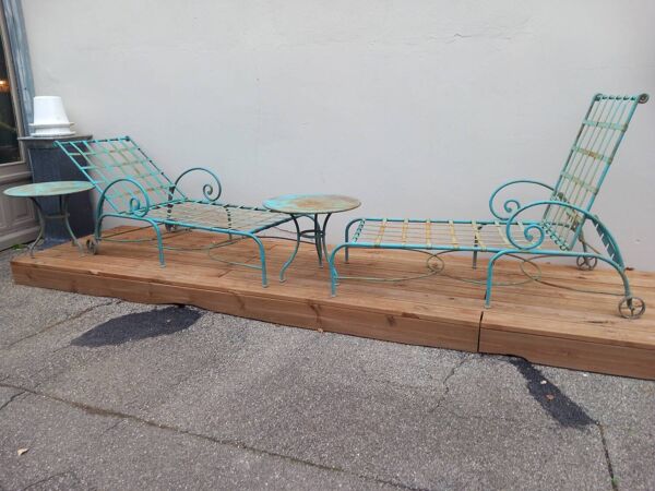 Lot 2 chaises longues anciennes fer forgé et ses 2 guéridons