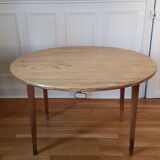 Round table with flaps