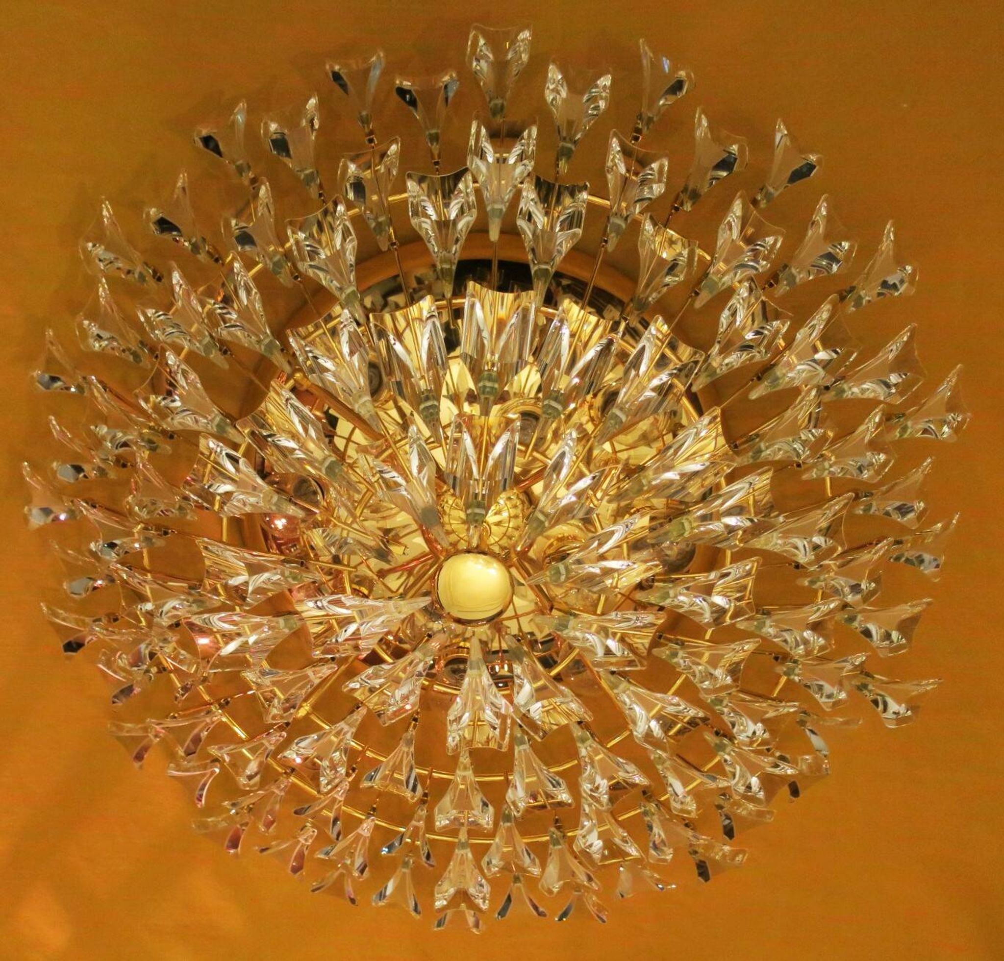 Stilkronen gold-plated brass and crystal glass chandelier, Italy 1970s