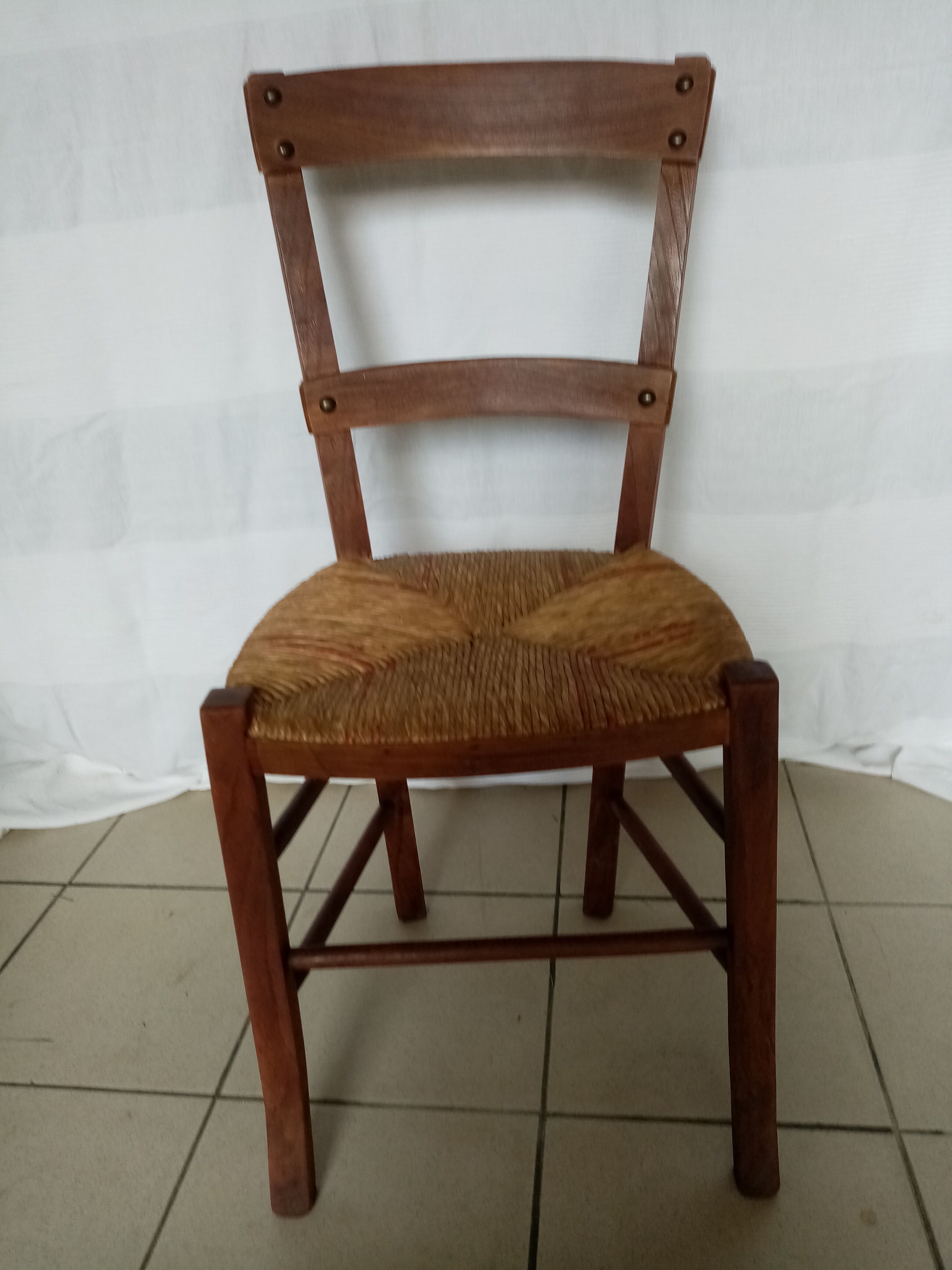 Series of 4 wooden chairs and straw