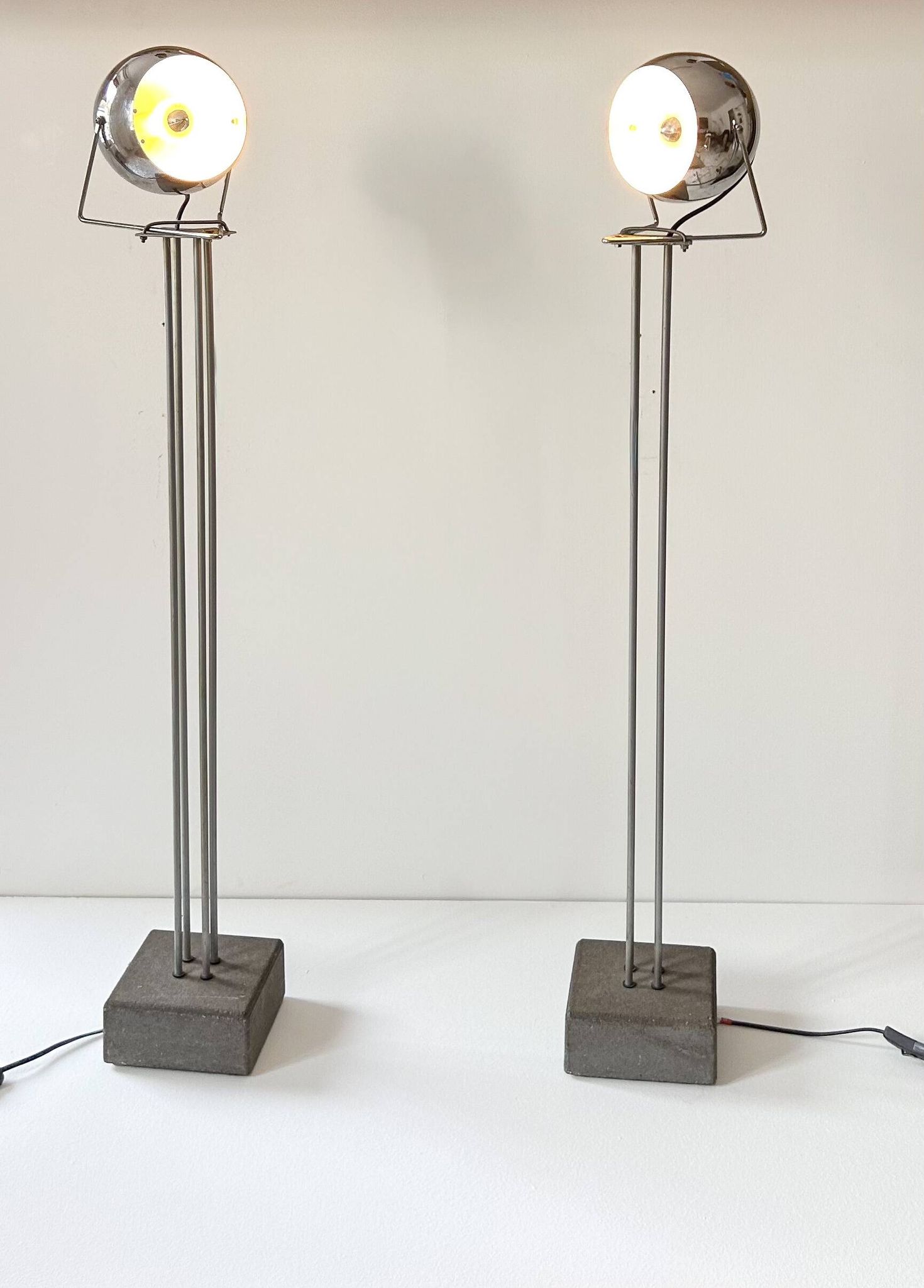 Pair of vintage floor lamps in chrome metal and cement, France 1970.
