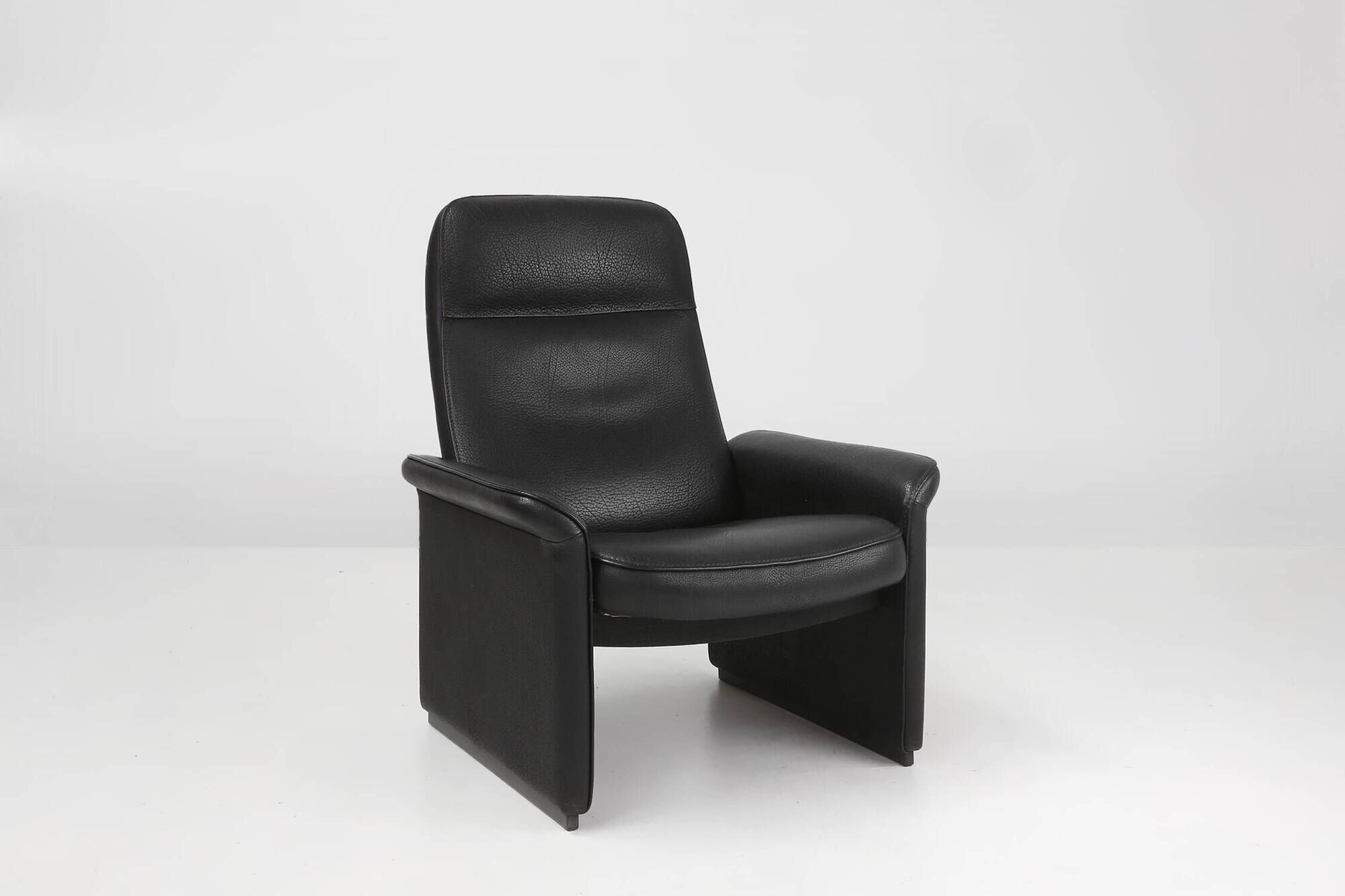 Exceptional De Sede DS50 lounge chair in black leather, Switzerland ca. 1980