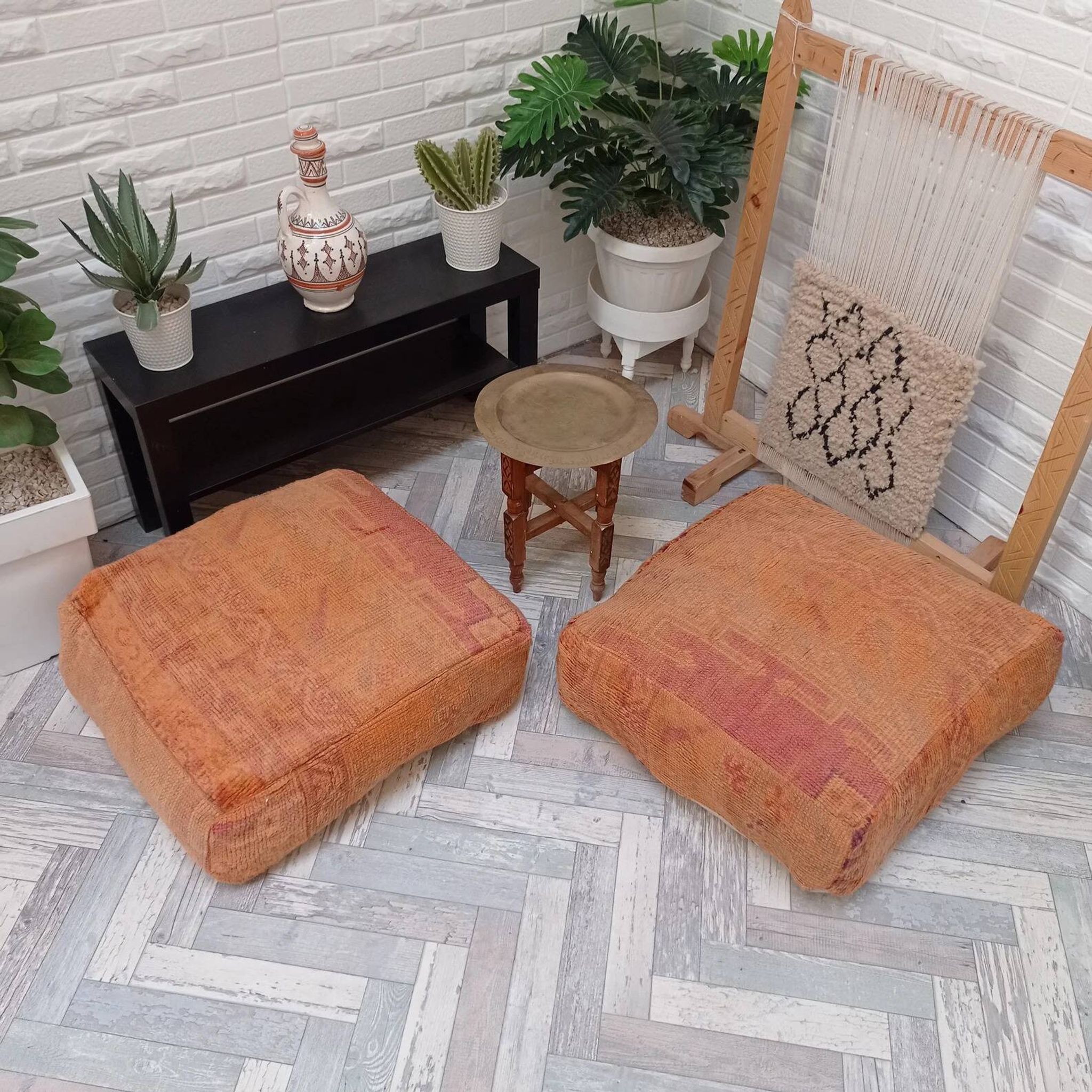 Handmade Berber pouf in wool 60 X 60 X 20 CM